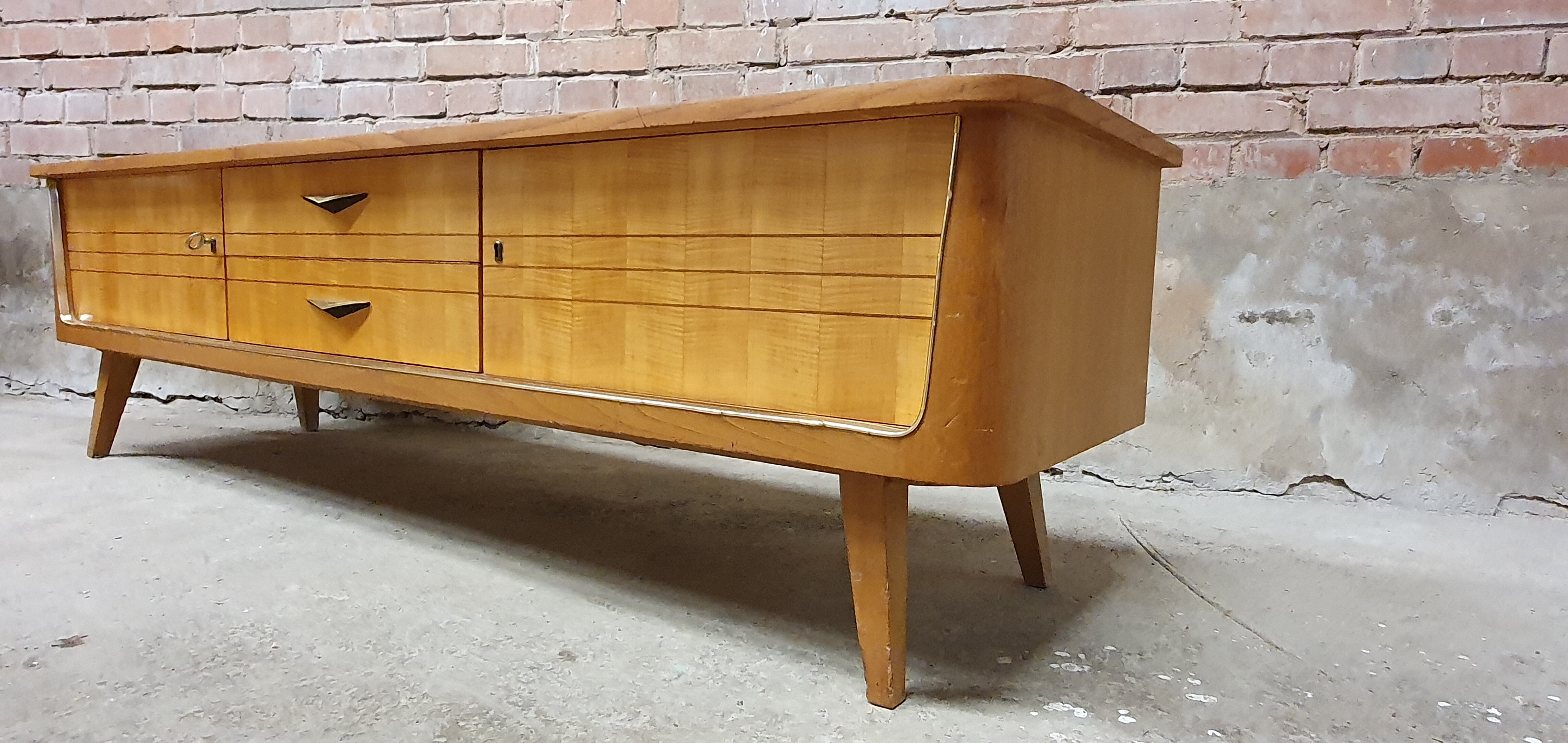 Lowborard row of the 60s"