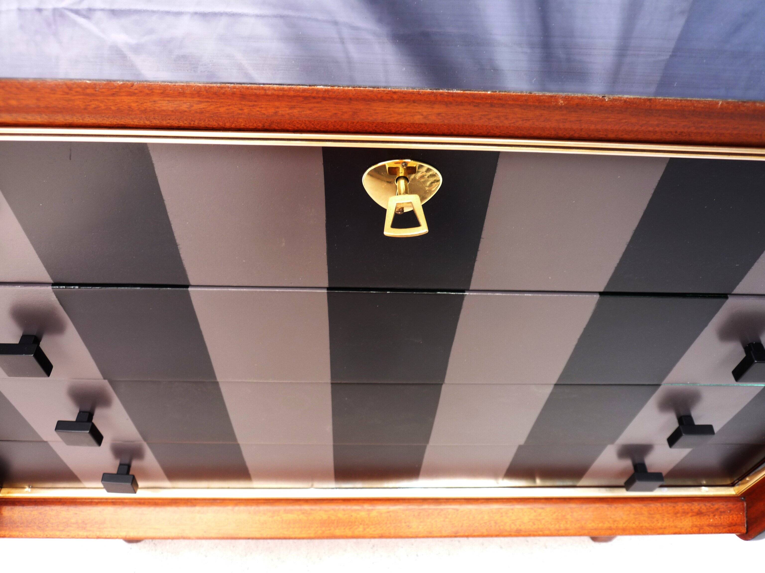 Vintage 4-drawer chest of drawers