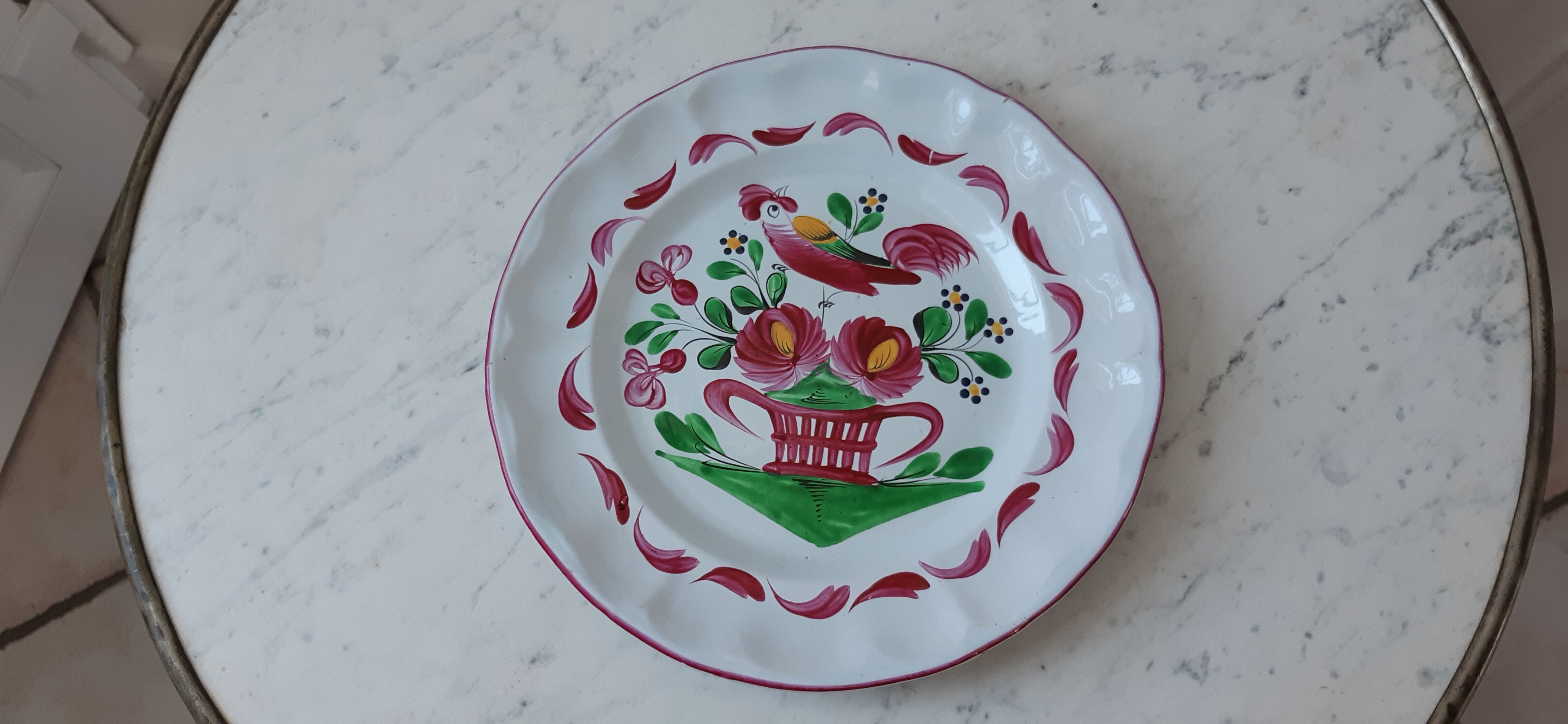 Decorative hand-painted ceramic plate 50s-60s