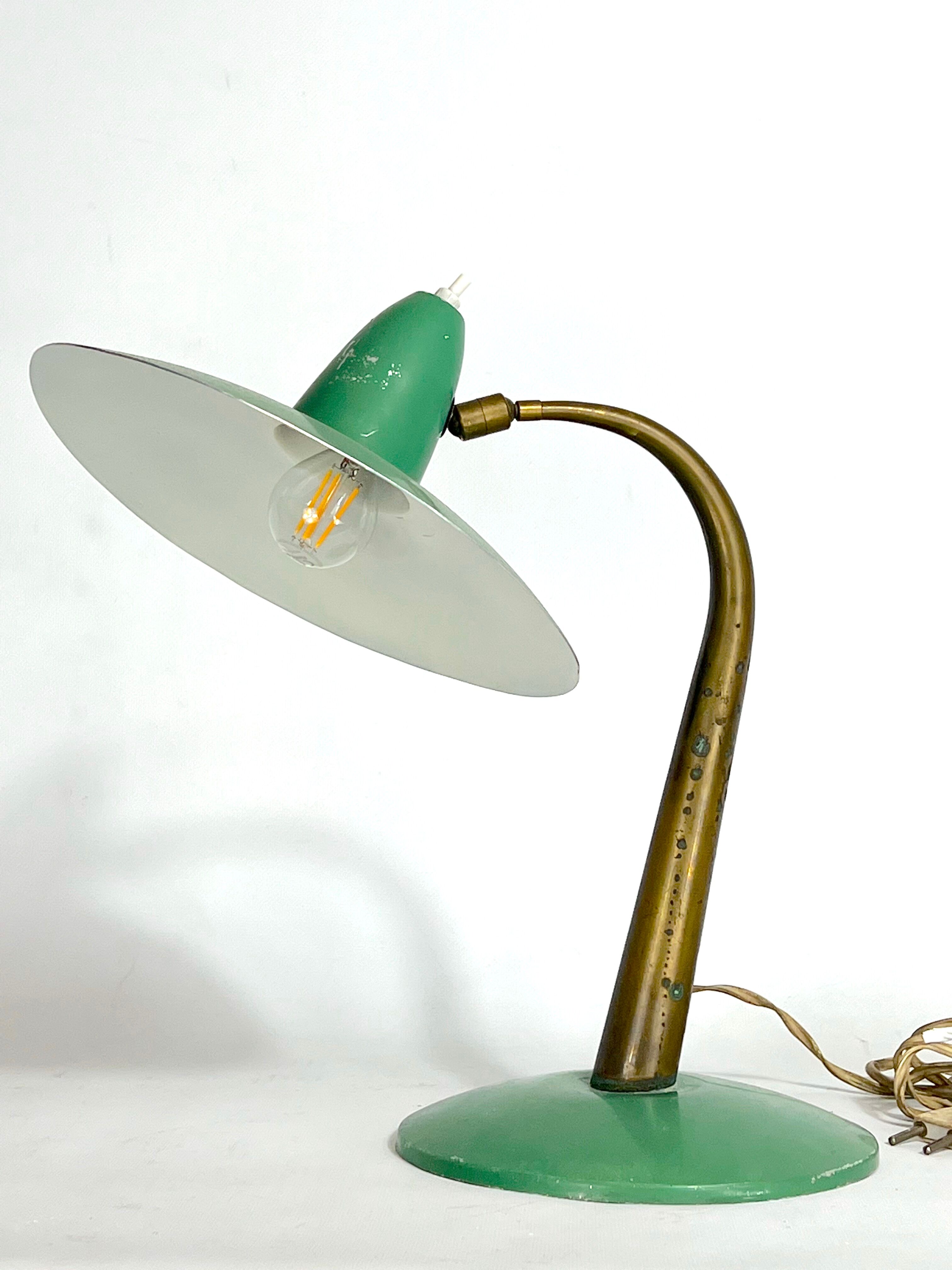 Mid-cenrury Italian Modern brass and green lacquer table lamp from 50s