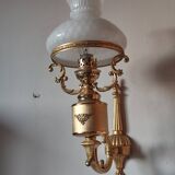 Wall lamp in brass and white opal.