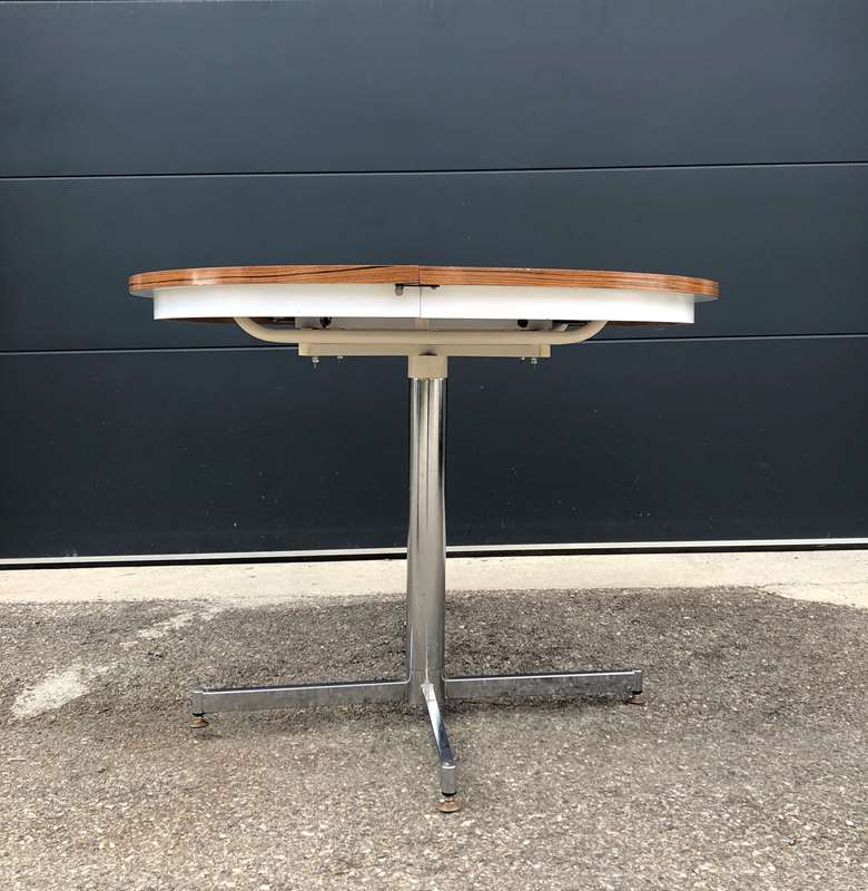 Round table