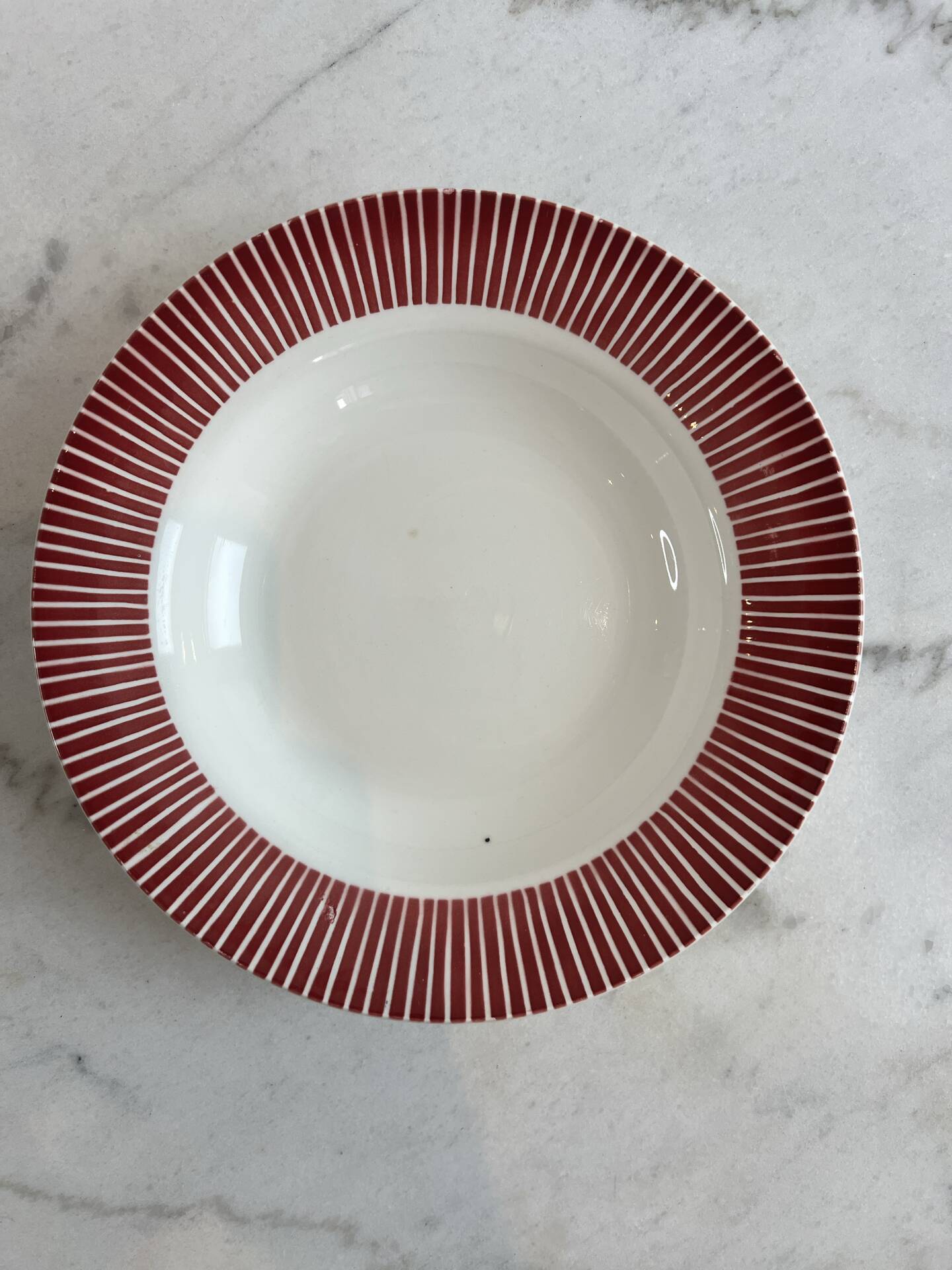 Assiette creuse Digoin Sarreguemines - modèle 9592 rayures rouge borde