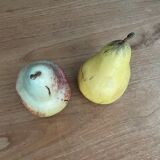 Set of 2 decorative pears in resin