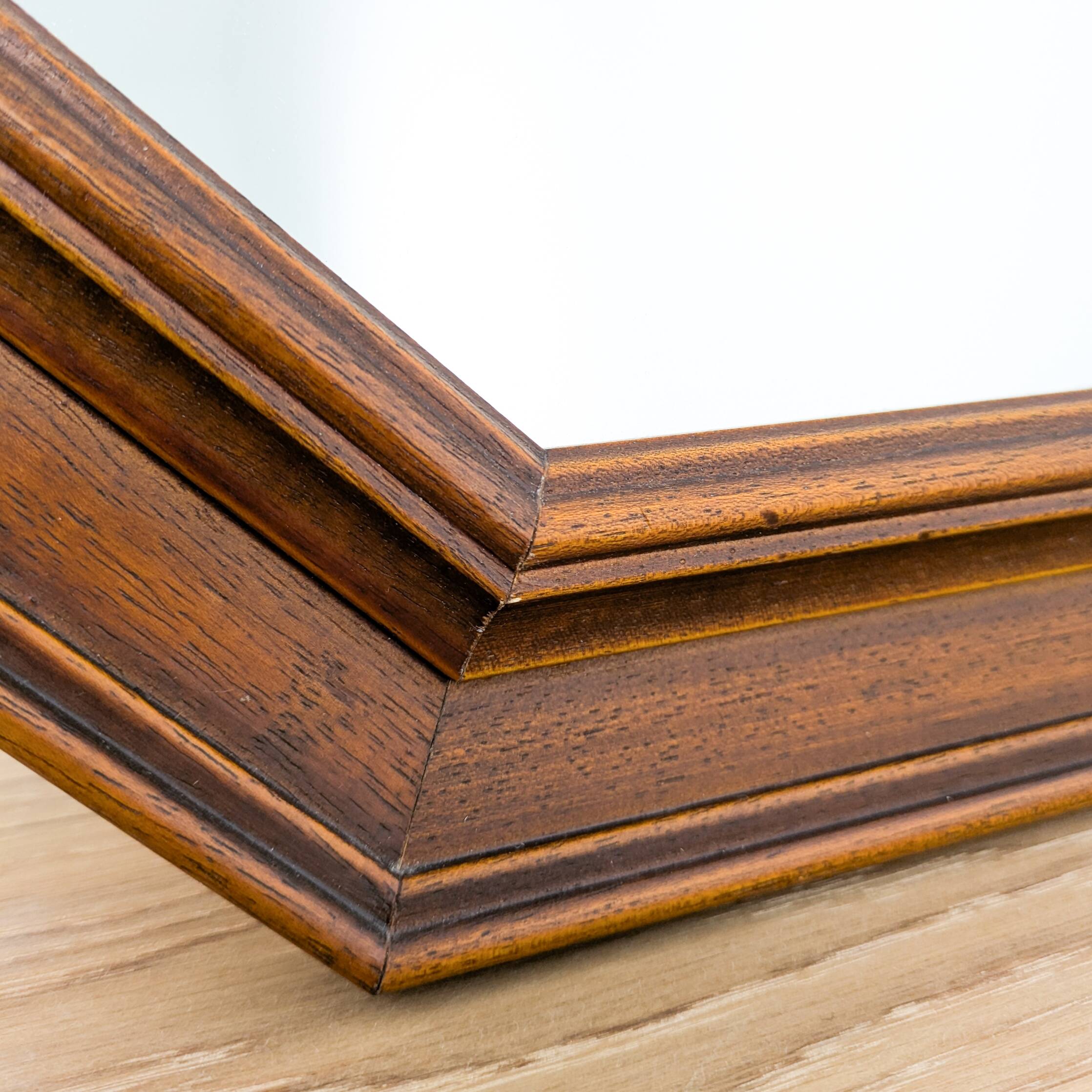 Miroir vintage octogonal en bois massif avec détails sculptés