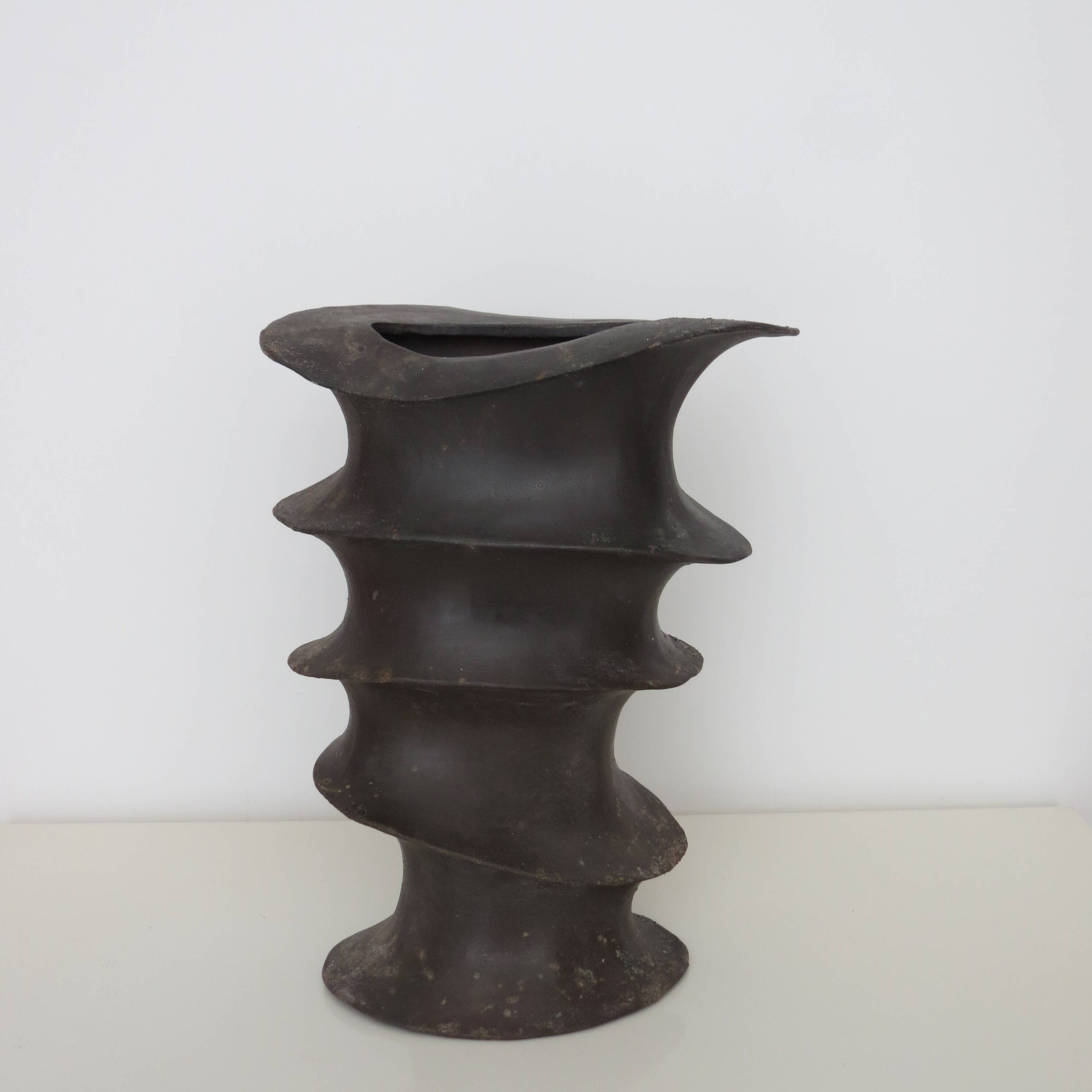Vase sculptural de forme libre des années 1970