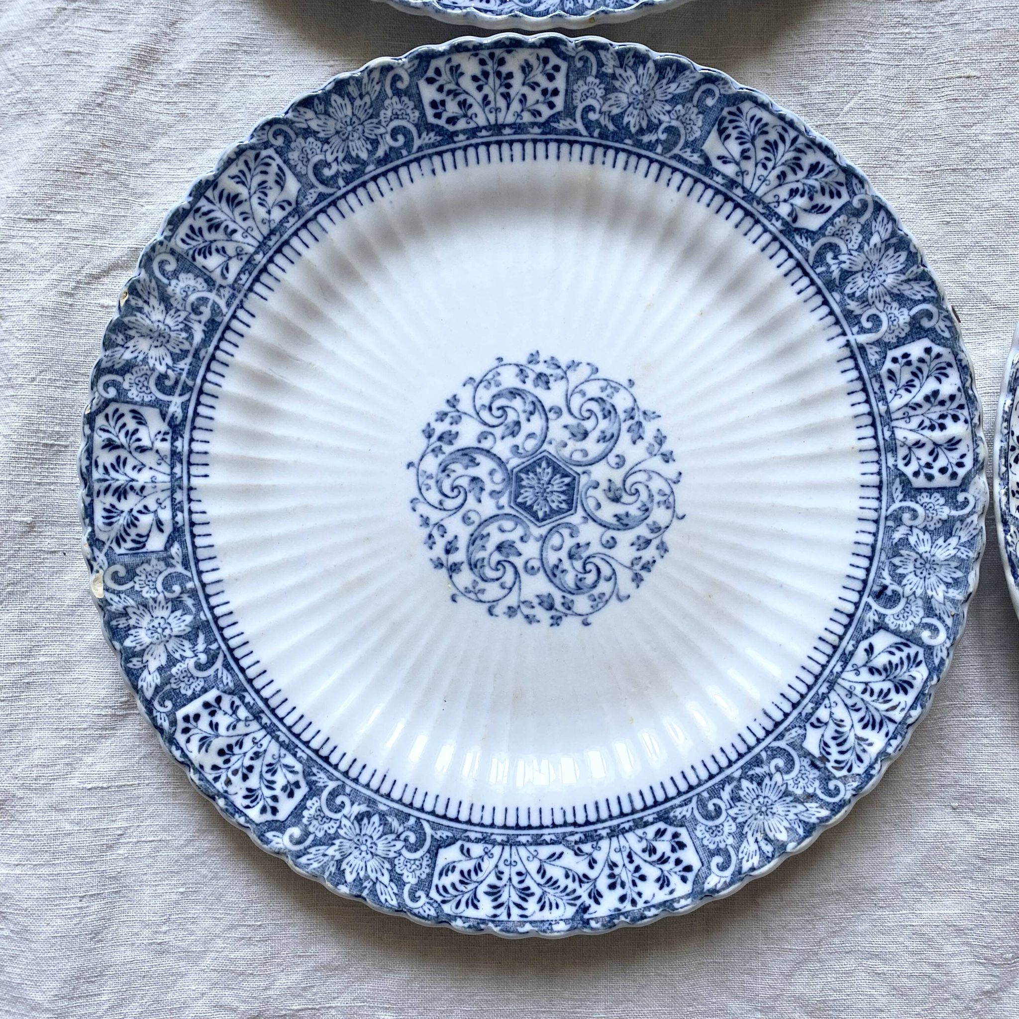 Sarreguemines ironstone dessert plates, "Embroidery" model