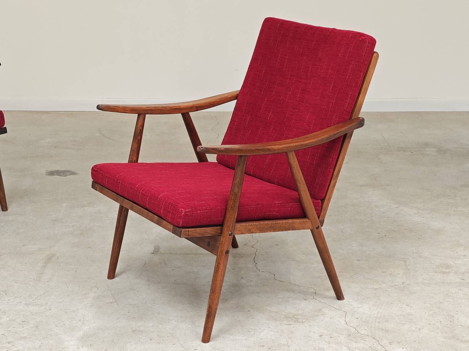 Pair of burgundy boomerang armchairs Antonin Suman Ton Bystrice (Thonet)
