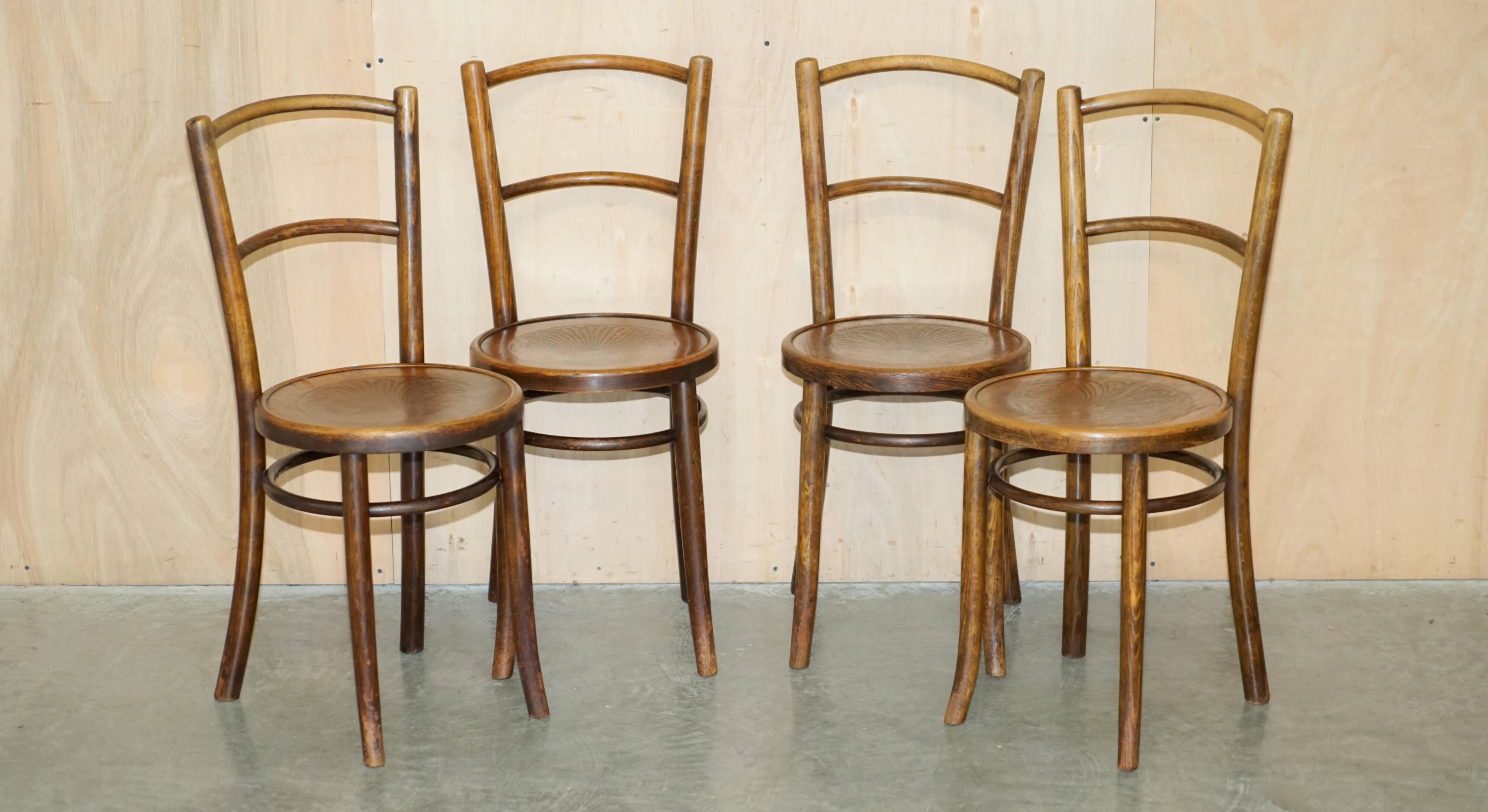 Suite de quatre chaises bistrot Thonet circa 1930