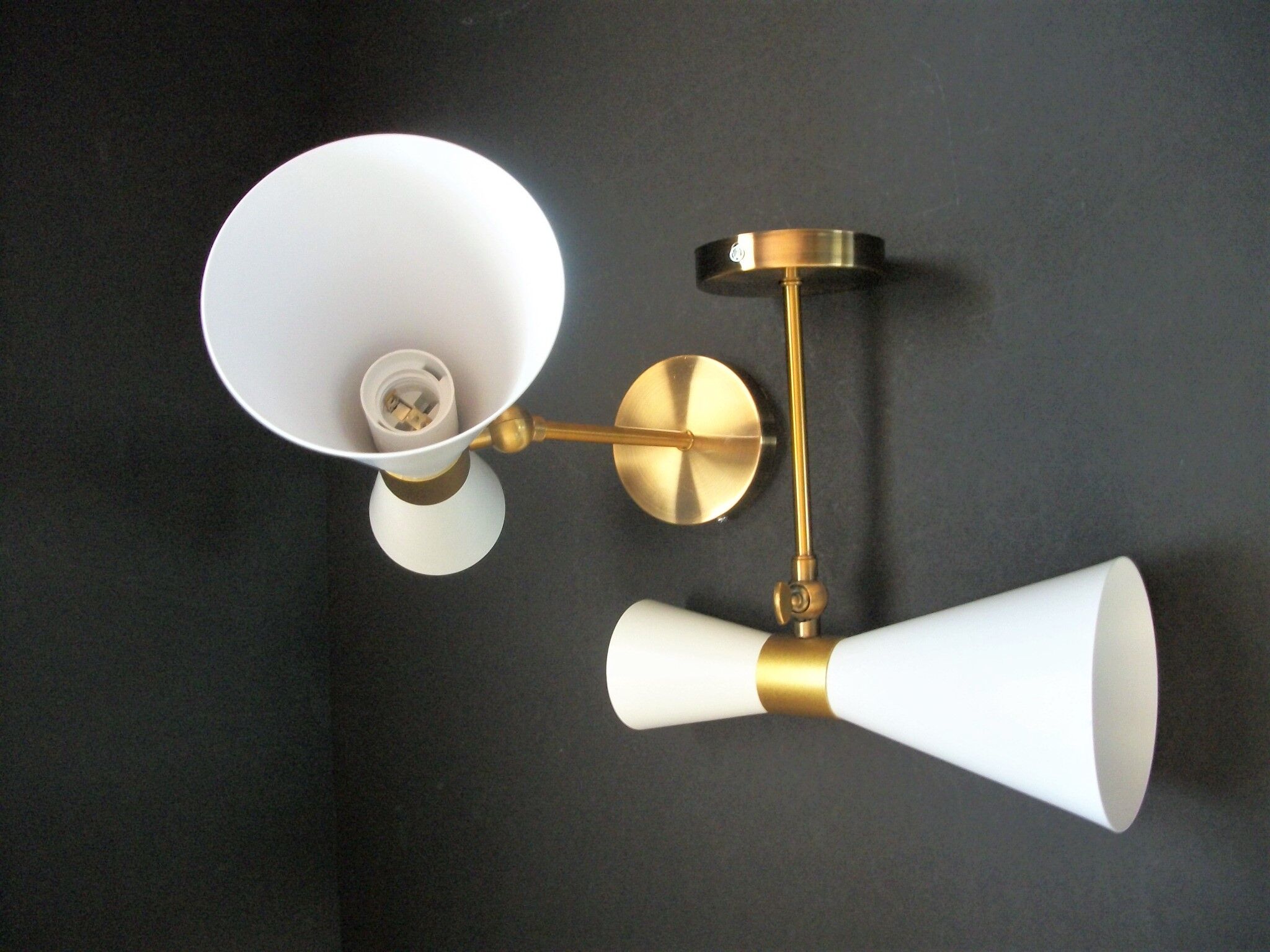 Pair of diabolo appliques