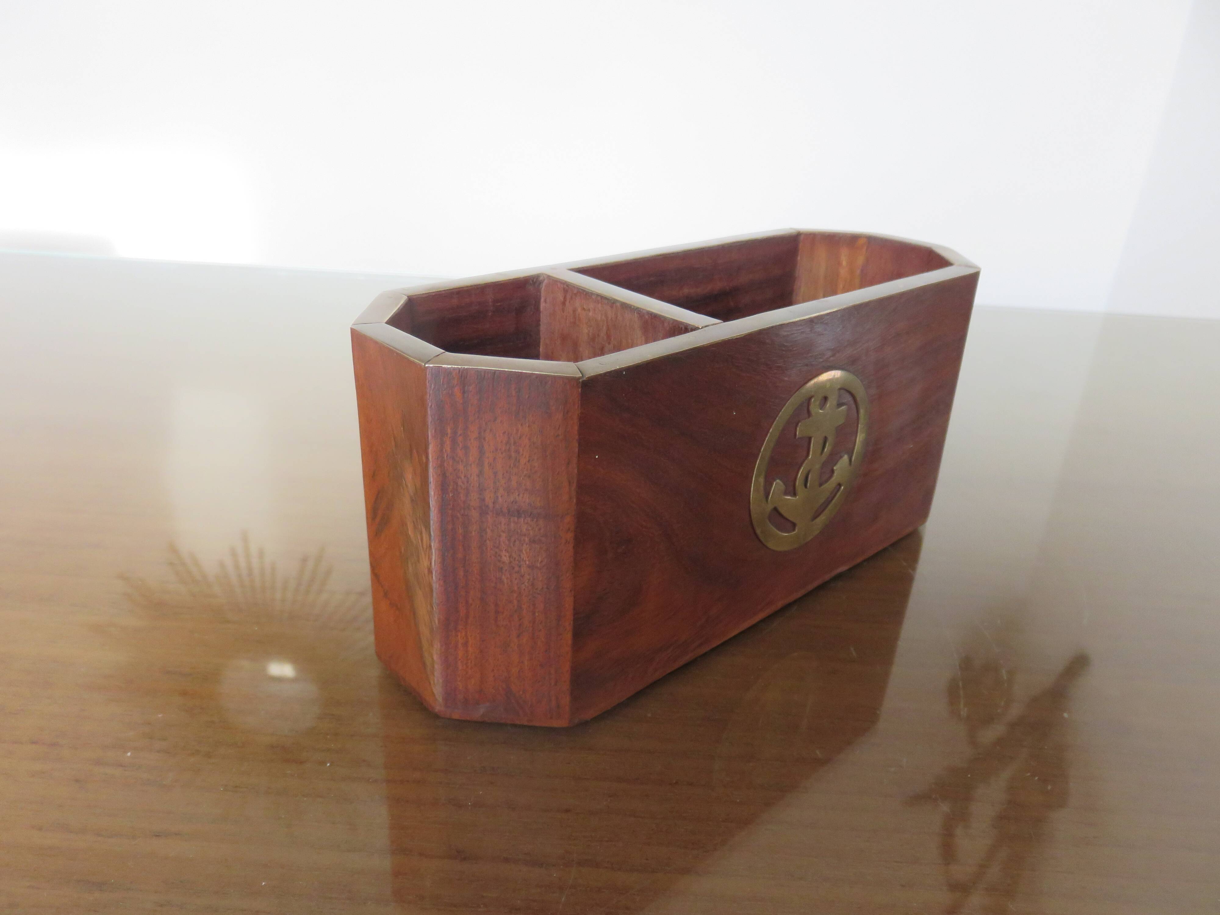 Porte crayon en palissandre et laiton 1970