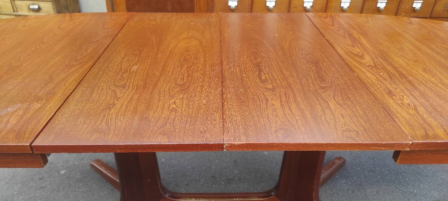 Baumann vintage Scandinavian style oval table with extension