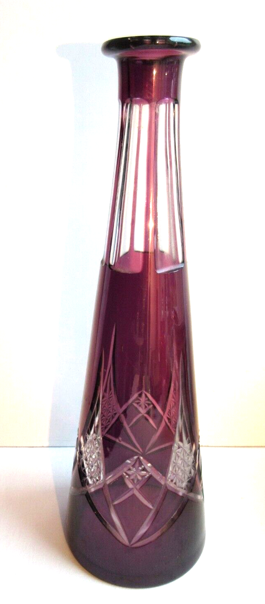 Carafe cristal Baccarat Saint-Louis, modèle Massenet ciselée violette et blanche
