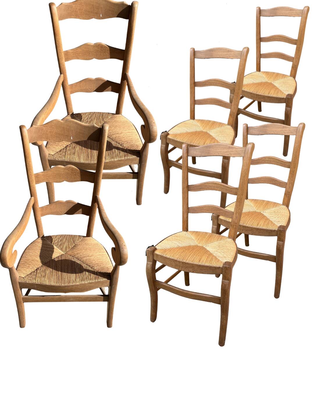 Chairs and armchairs in solid oak - seat in straw