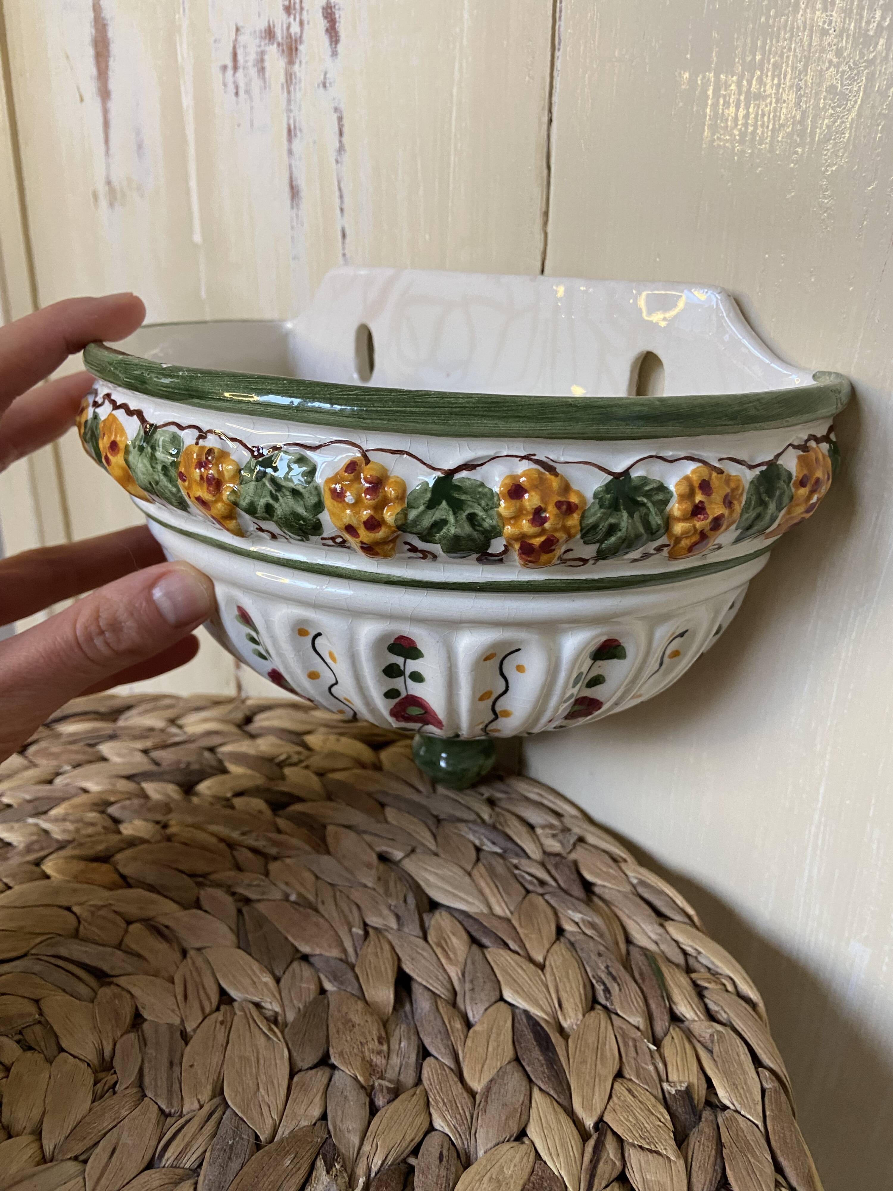 Wall hanging flower pot