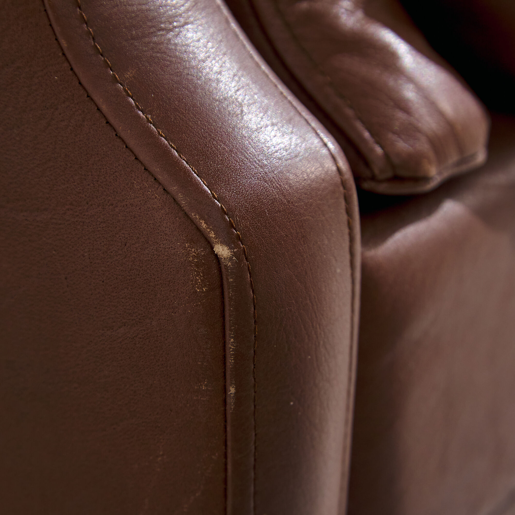 Three-seater leather sofa