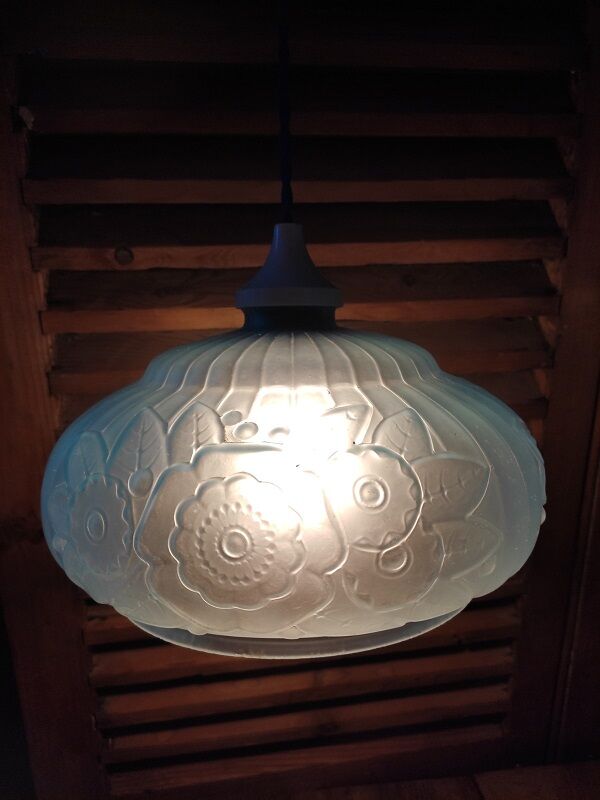 Pendant lamp globe in frosted molded glass relief flowers Blue Dp 112294