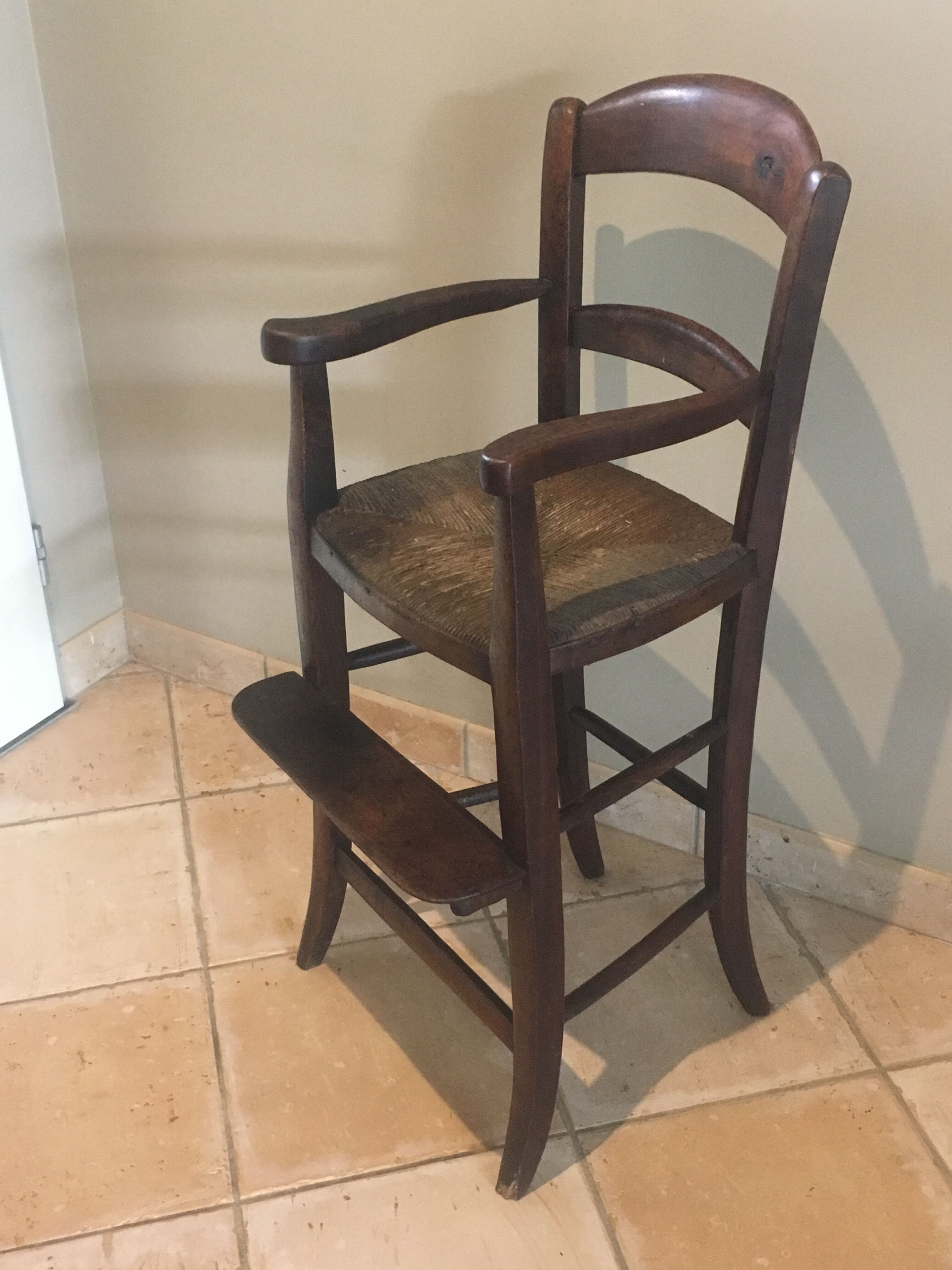 Chaise haute enfant ancienne