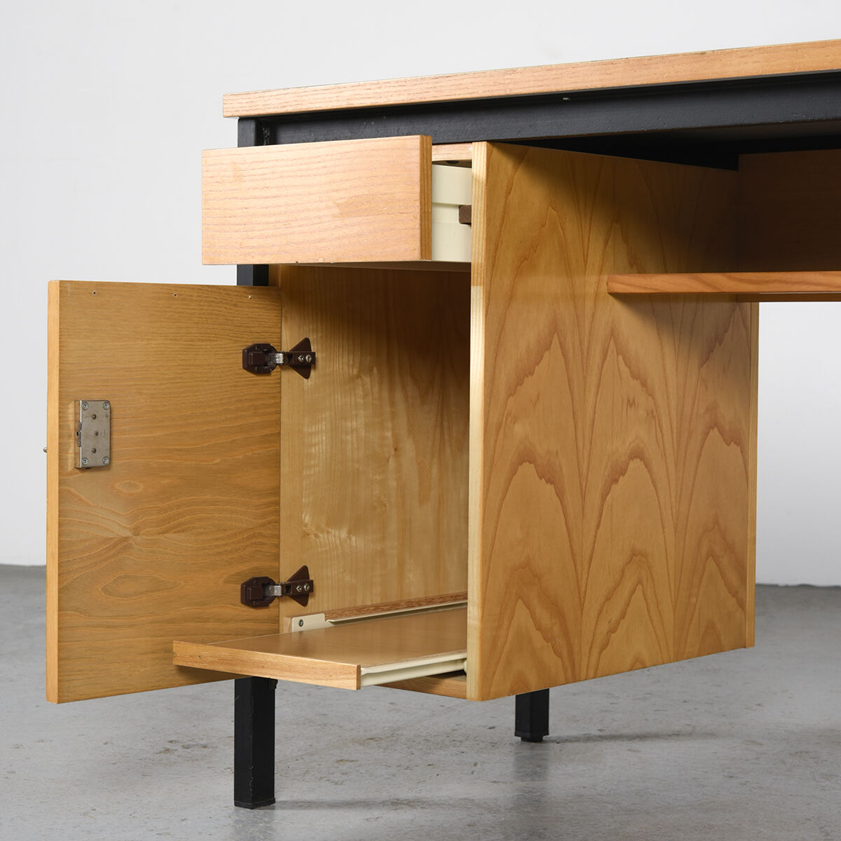 1960 office in metal and wood