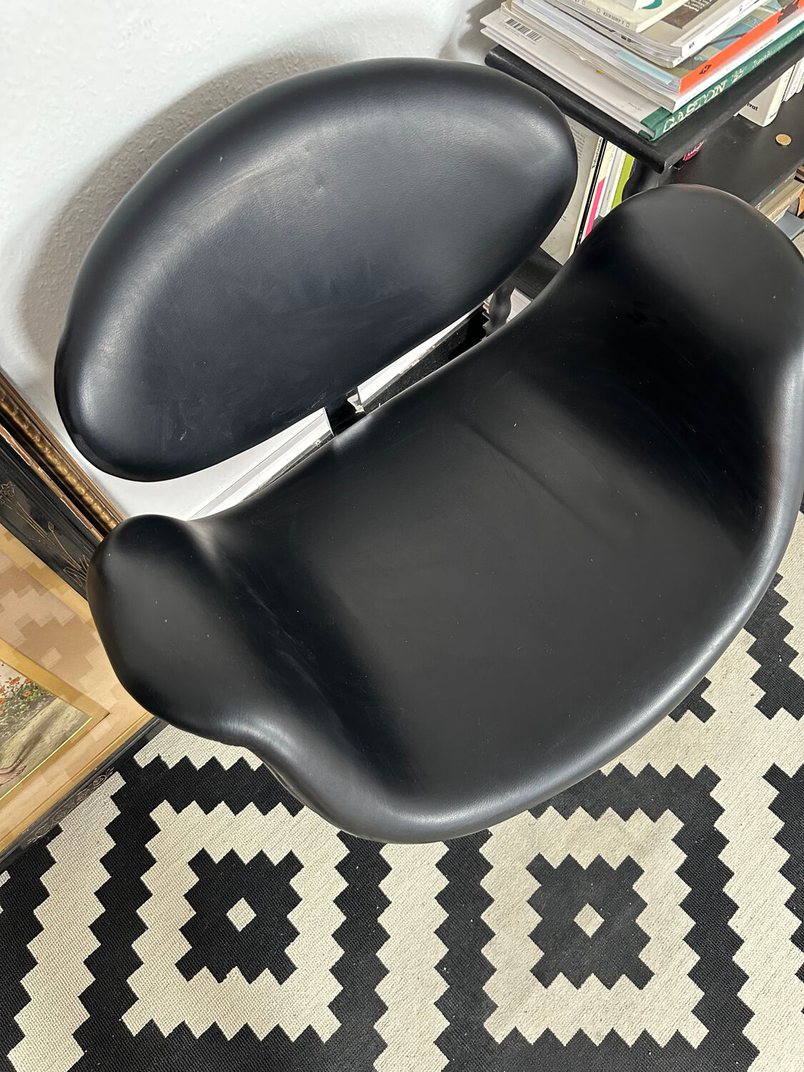Fauteuil Tulip Pierre Paulin Artifort cuir noir
