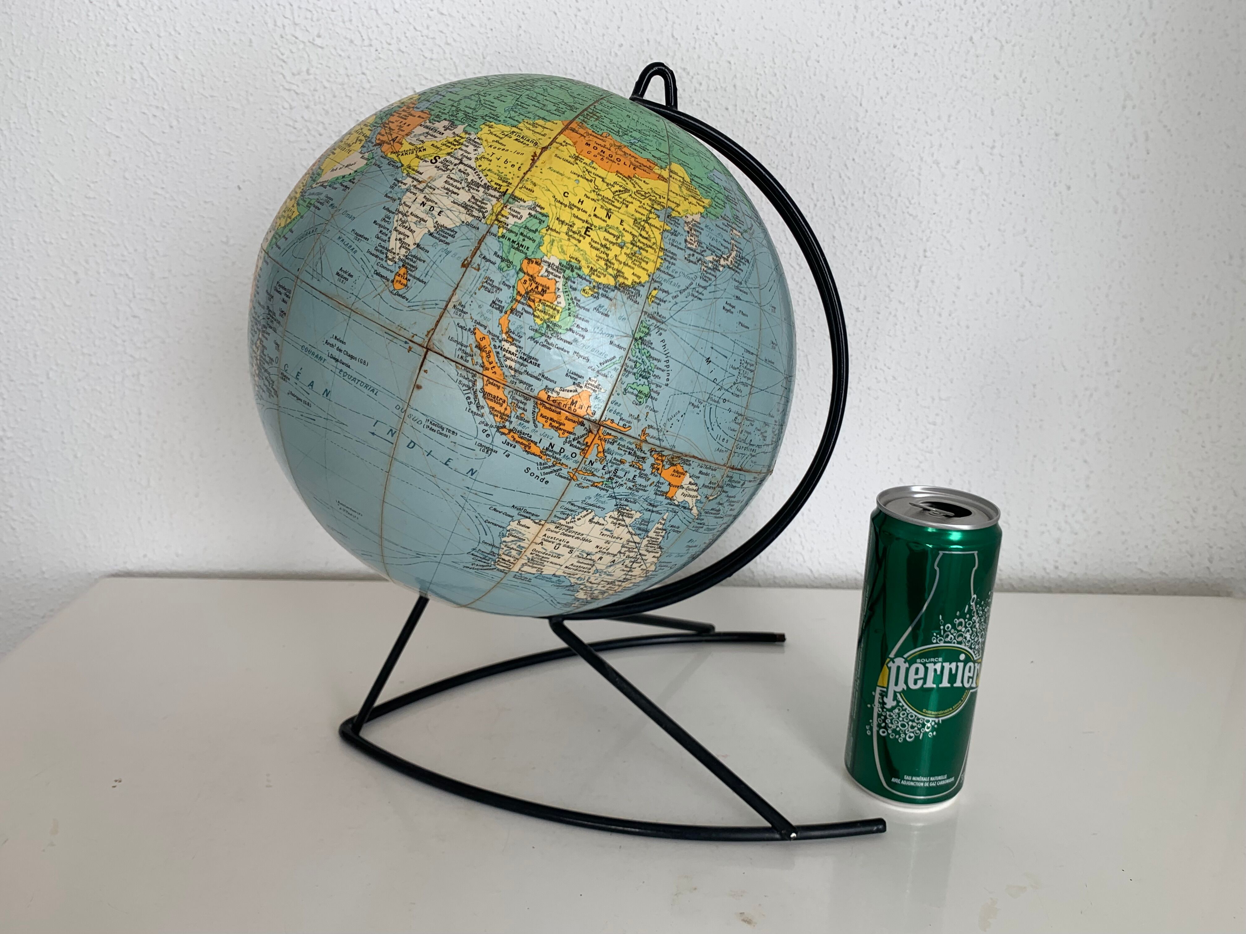 Vintage 1960 Girard Barrère world map globe - 33cm