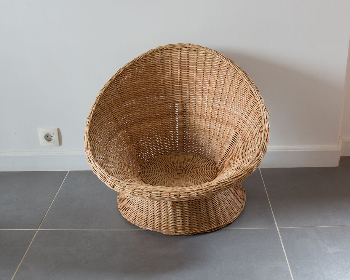 Armchair tulip child