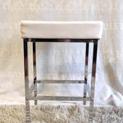 Tabouret design en métal chromé et similicuir blanc - mid. XXème