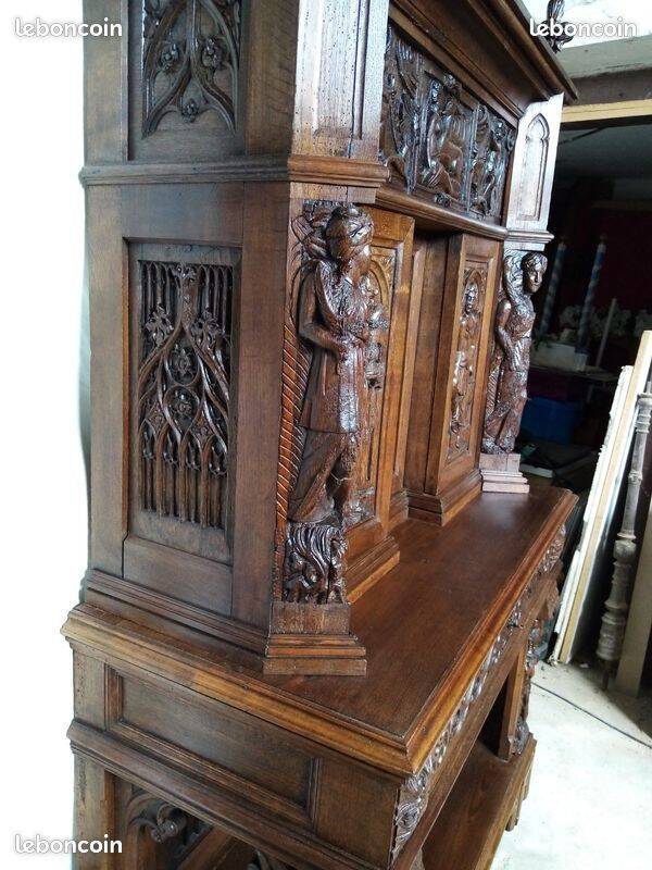 Meuble 2 corps sculpté du XVI ème siècle