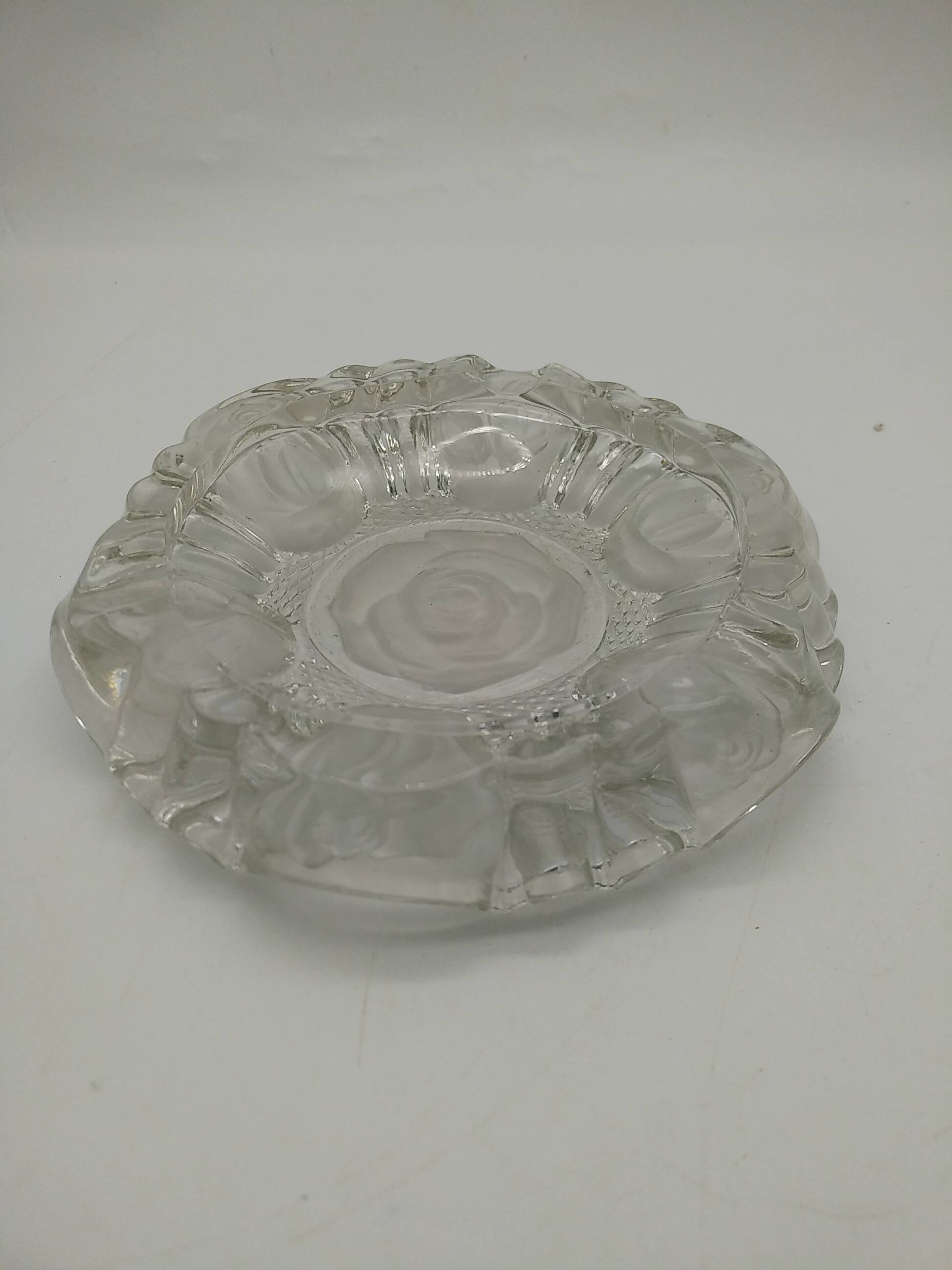 Cendrier art déco à décor de rose .