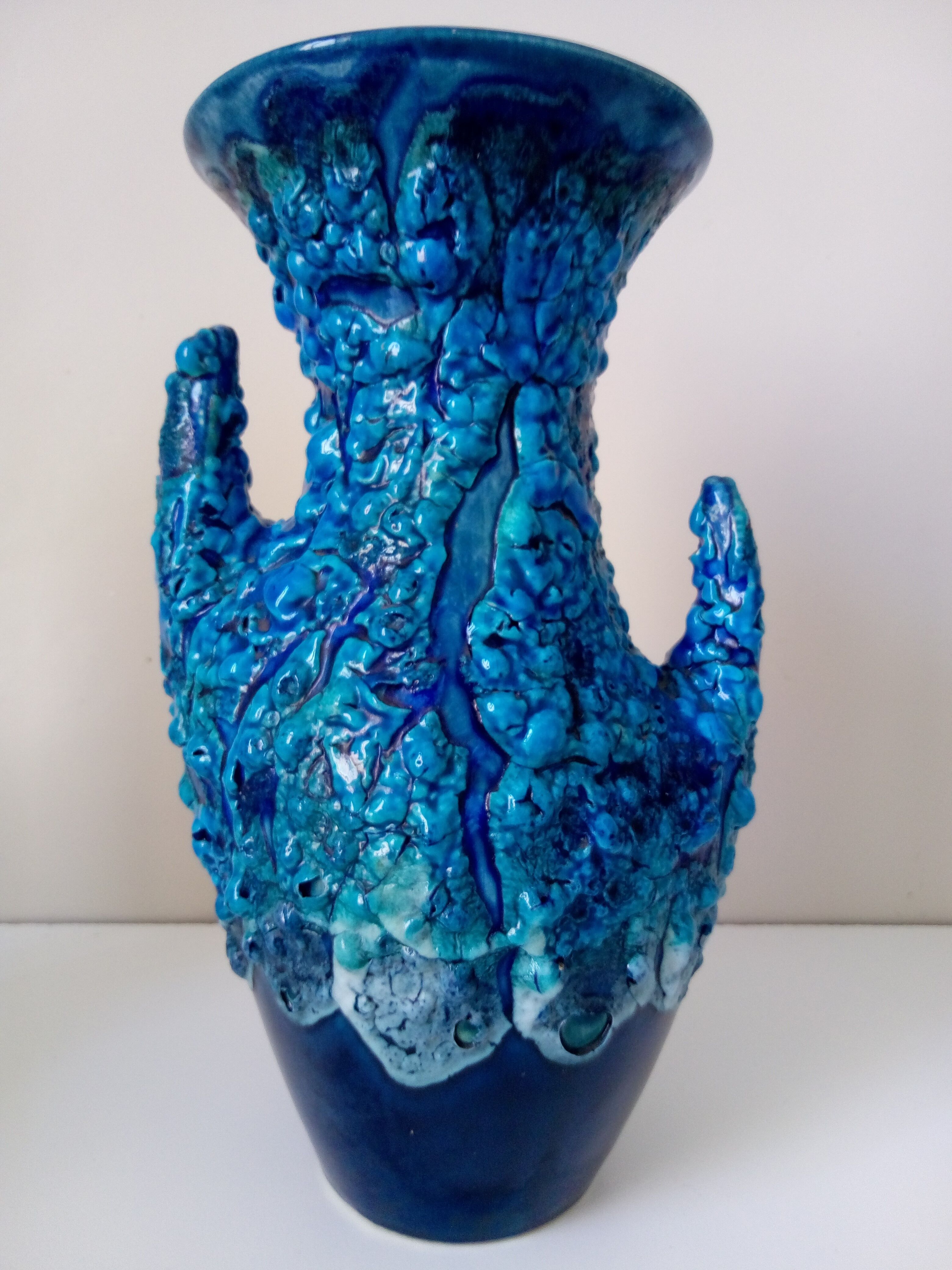 Sea foam vase
