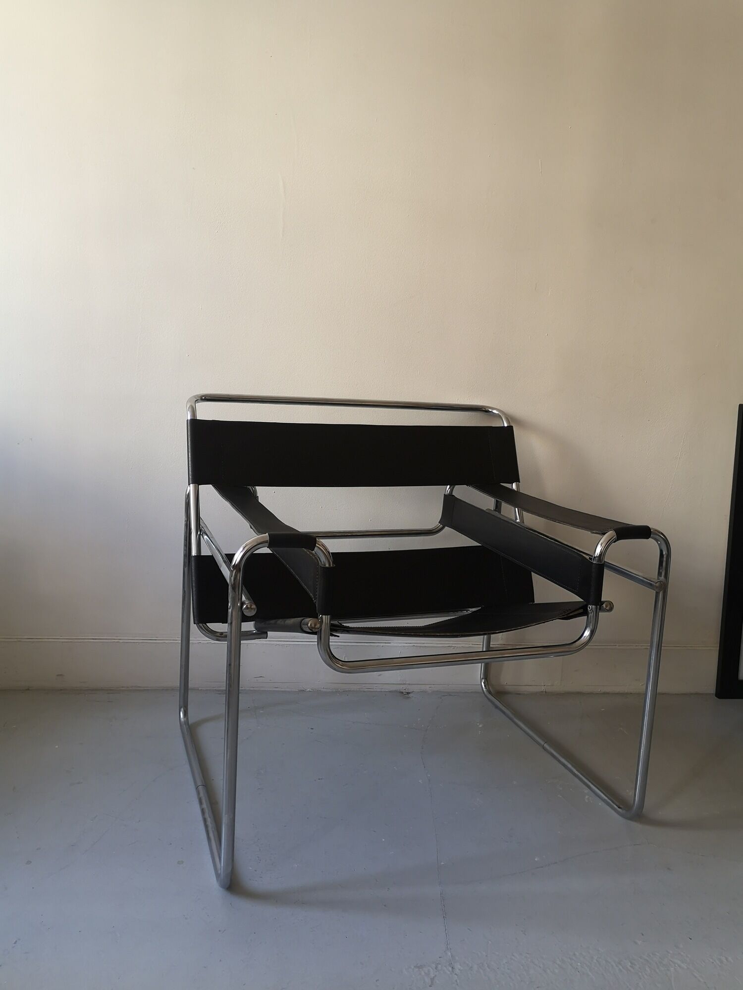 Wassily armchair by Marcel Breuer in black leather, Bauhaus 1970