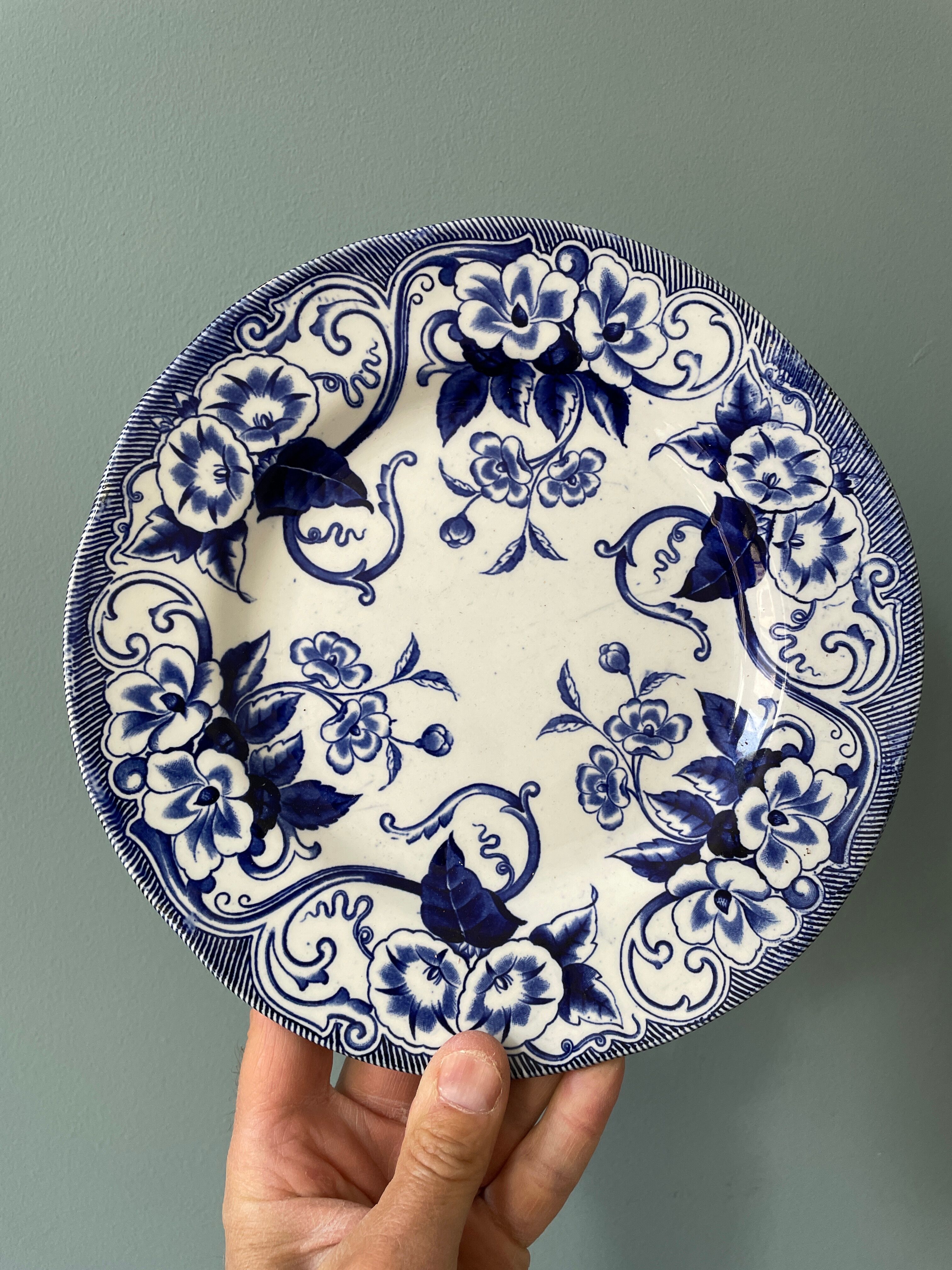 Set of 4 flat plates Creil and Montereau, Flora model