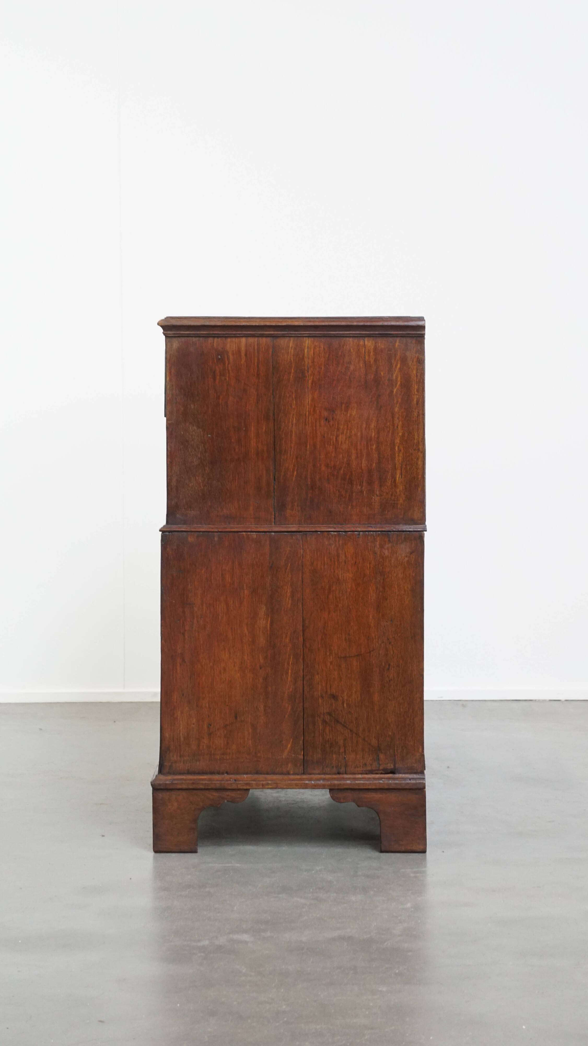 Antique English Chest of Drawers / Chest-on-Chest from the 18th Century