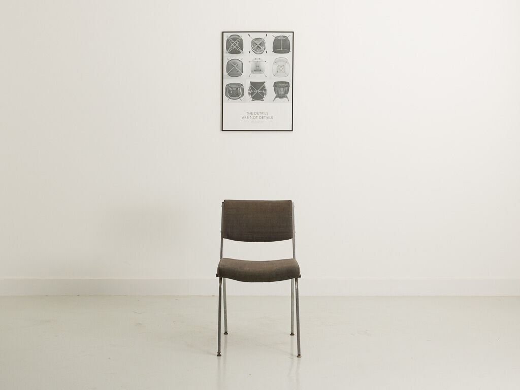 Office chair in chromed steel and grey fabric