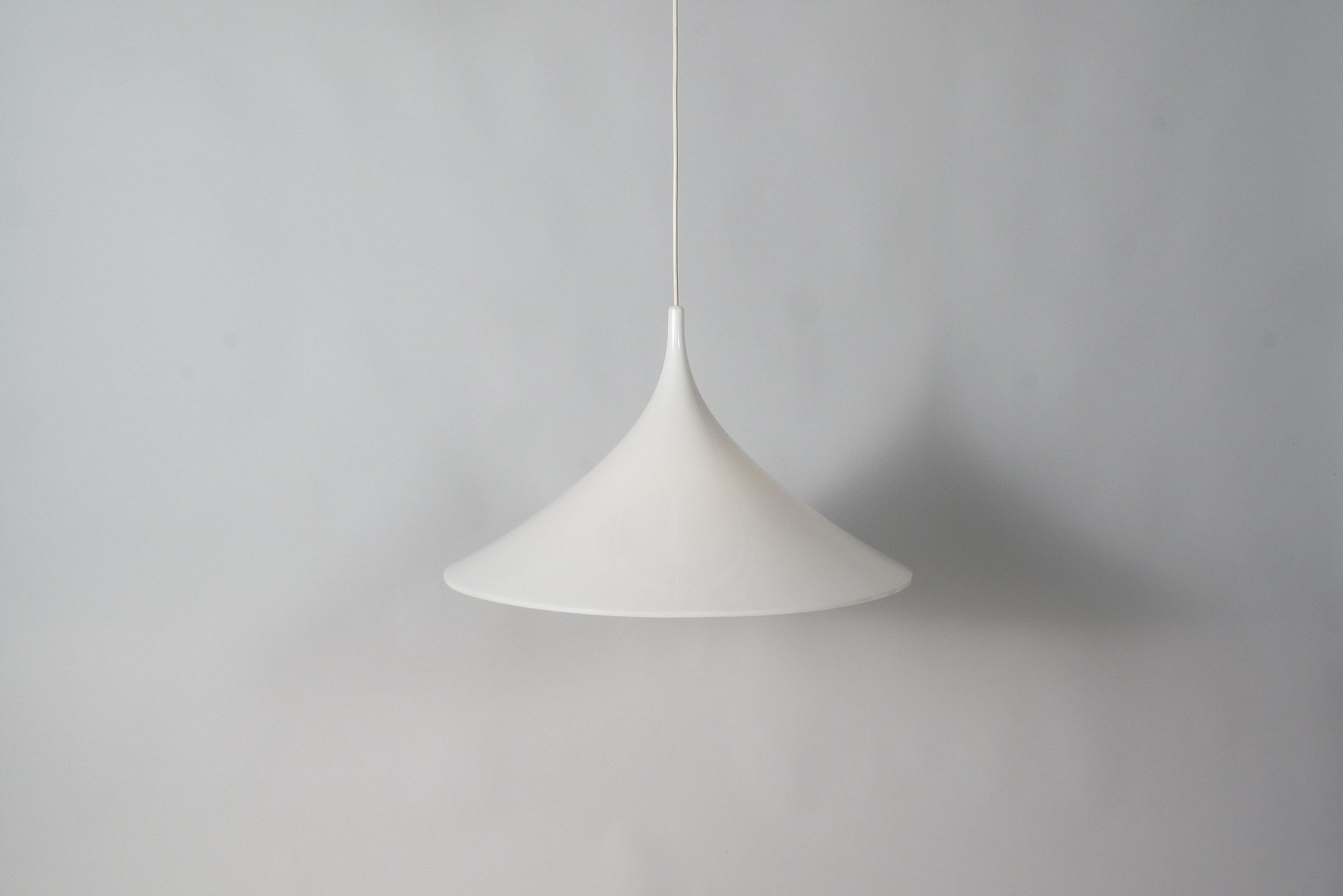 Trumpet pendant in white plexiglas