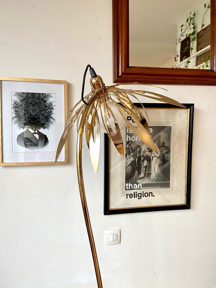 Gold metal flower lamppost