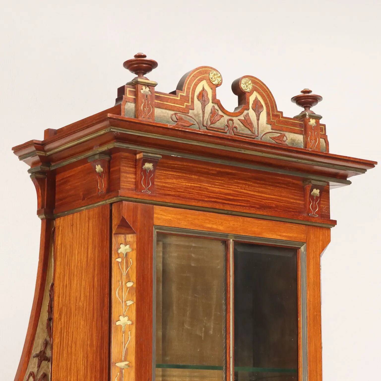 Antique Art Nouveau display cabinet in mahogany, Italy, 19th century.
