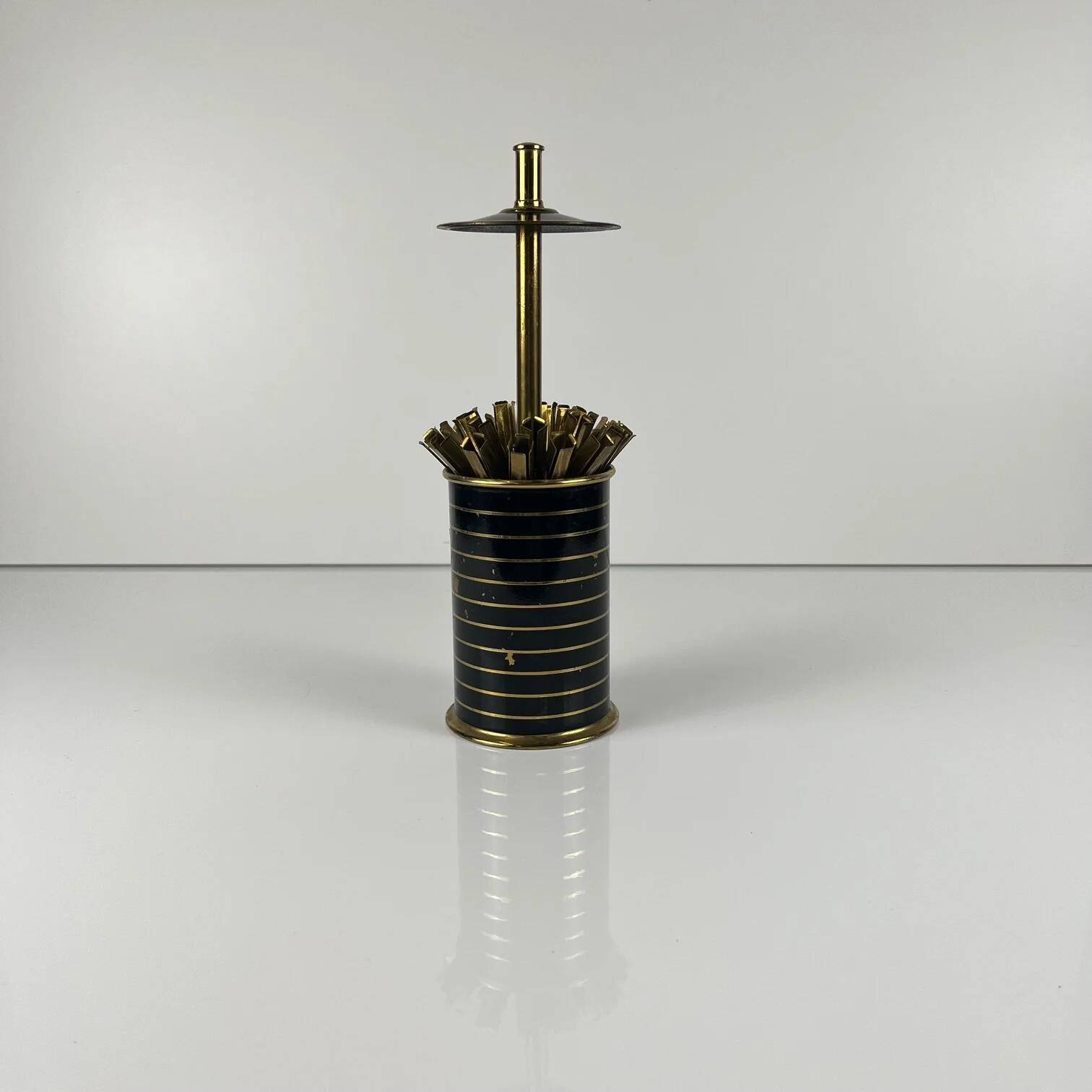 Distributeur, porte-cigarettes en métal noir et doré, 1960-70