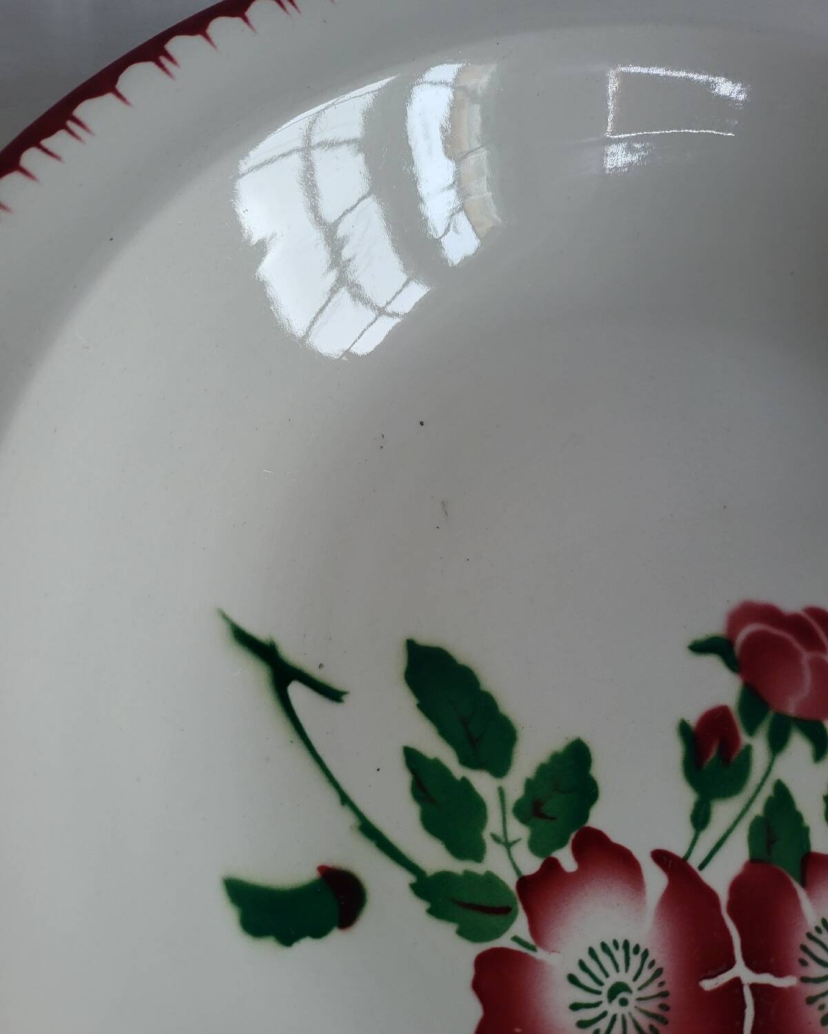 Large round, shallow earthenware dish, sarreguemines, epernay pattern