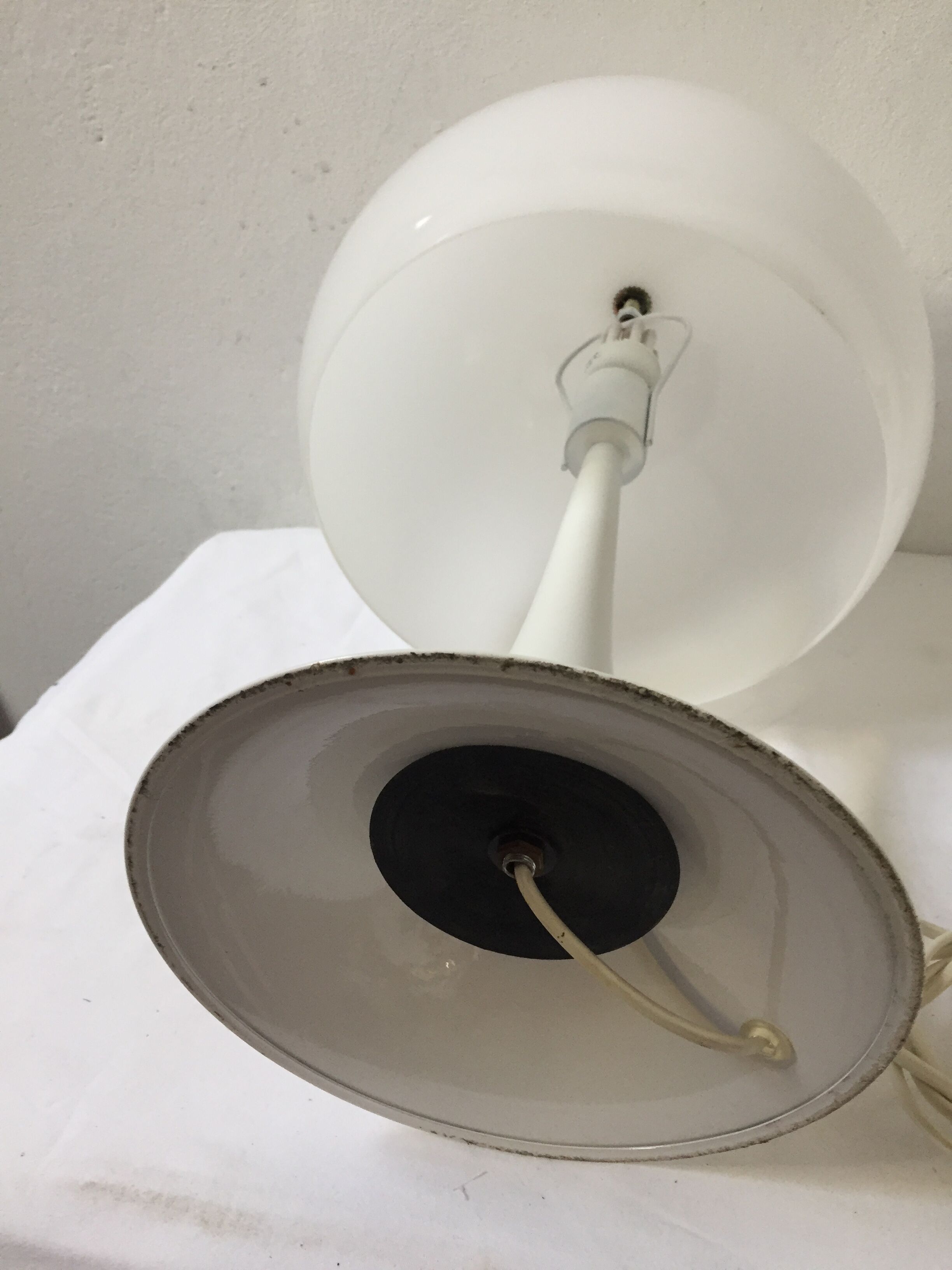 70s White mushroom lamp