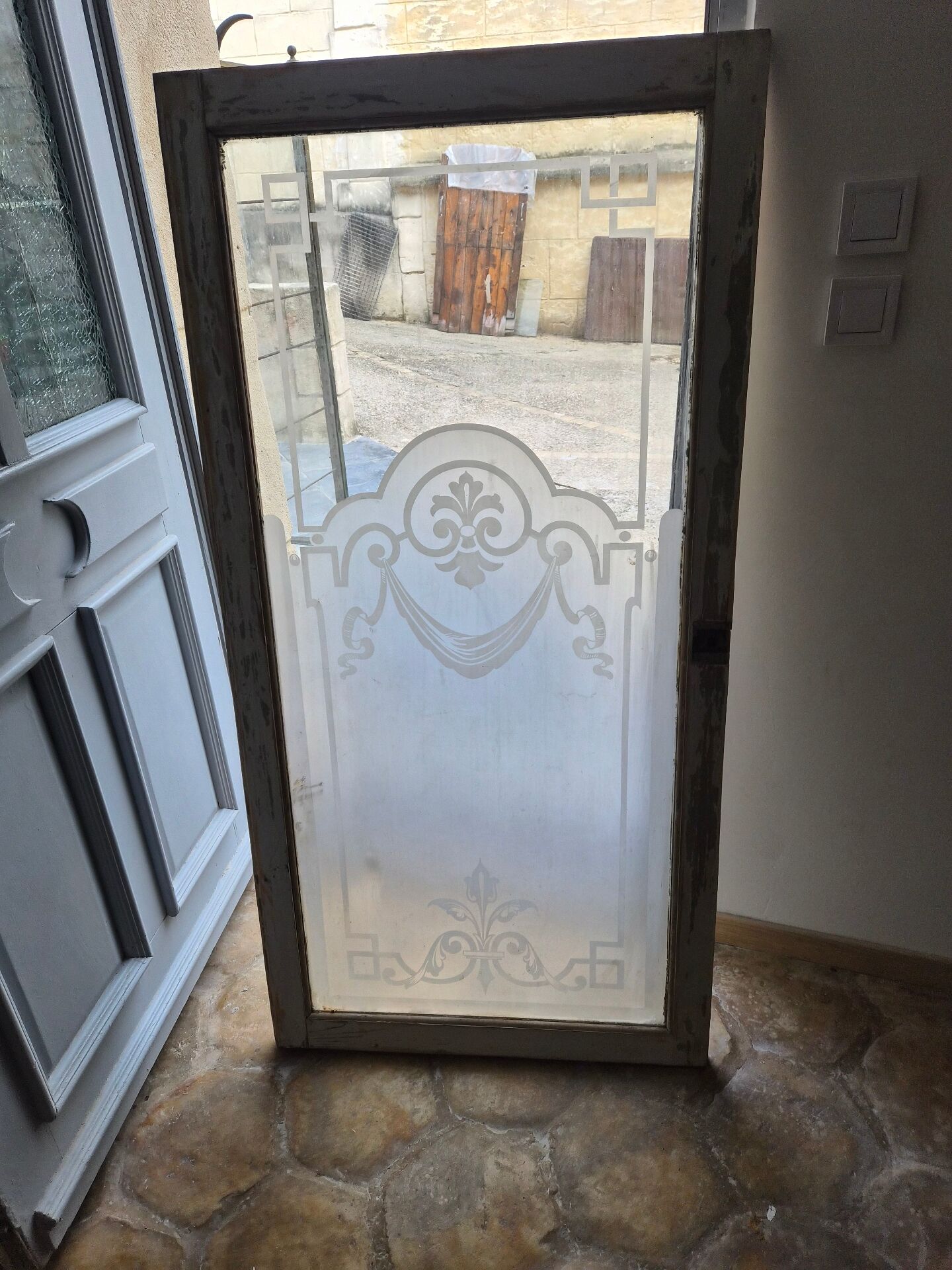 Parisian bistro window 1900 frosted glass
