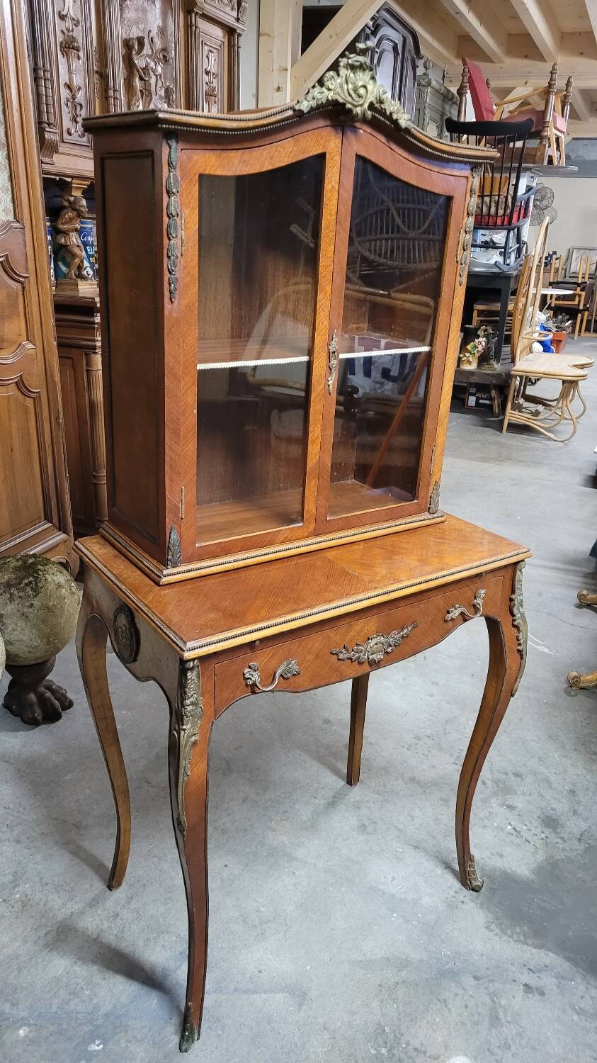 Louis XV bonheur du jour in rosewood marquetry decorated with bronze.