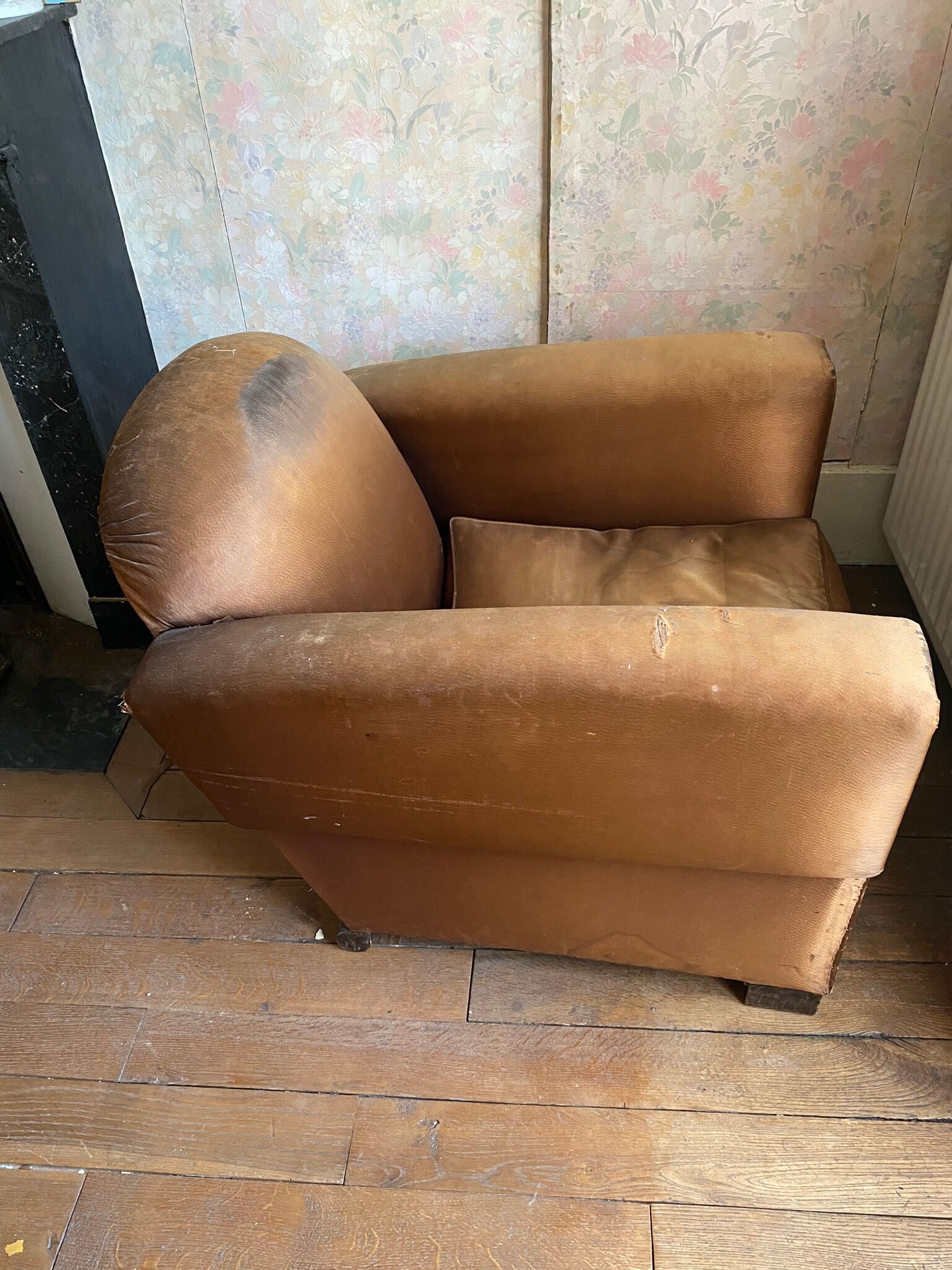 Vintage club armchair in brown fabrics to restore