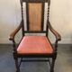 Fauteuil en bois sculpté et cannage