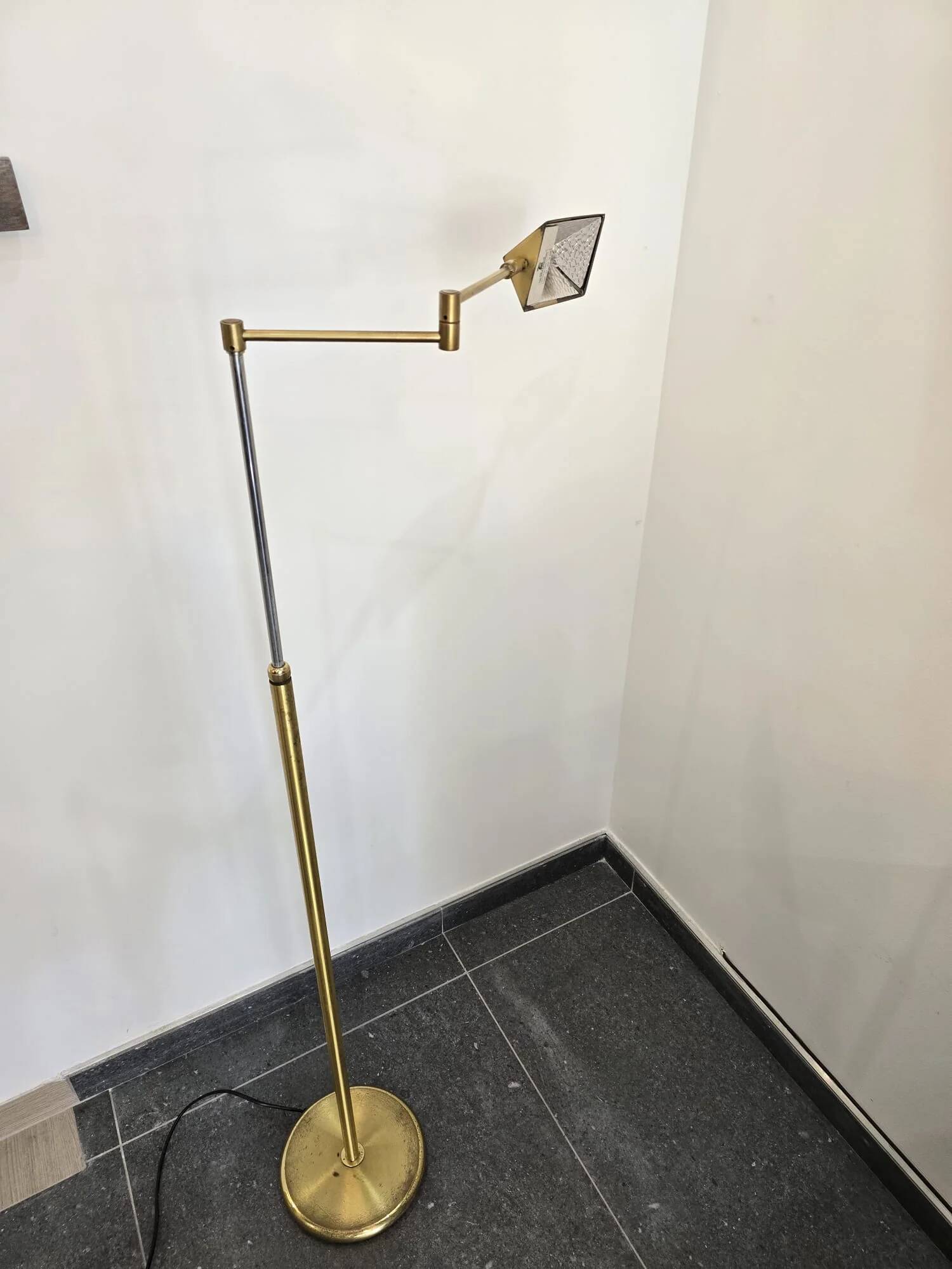 Italian articulated brass reading lamp – Tagliabue & Portonaro – 1980s-1990s