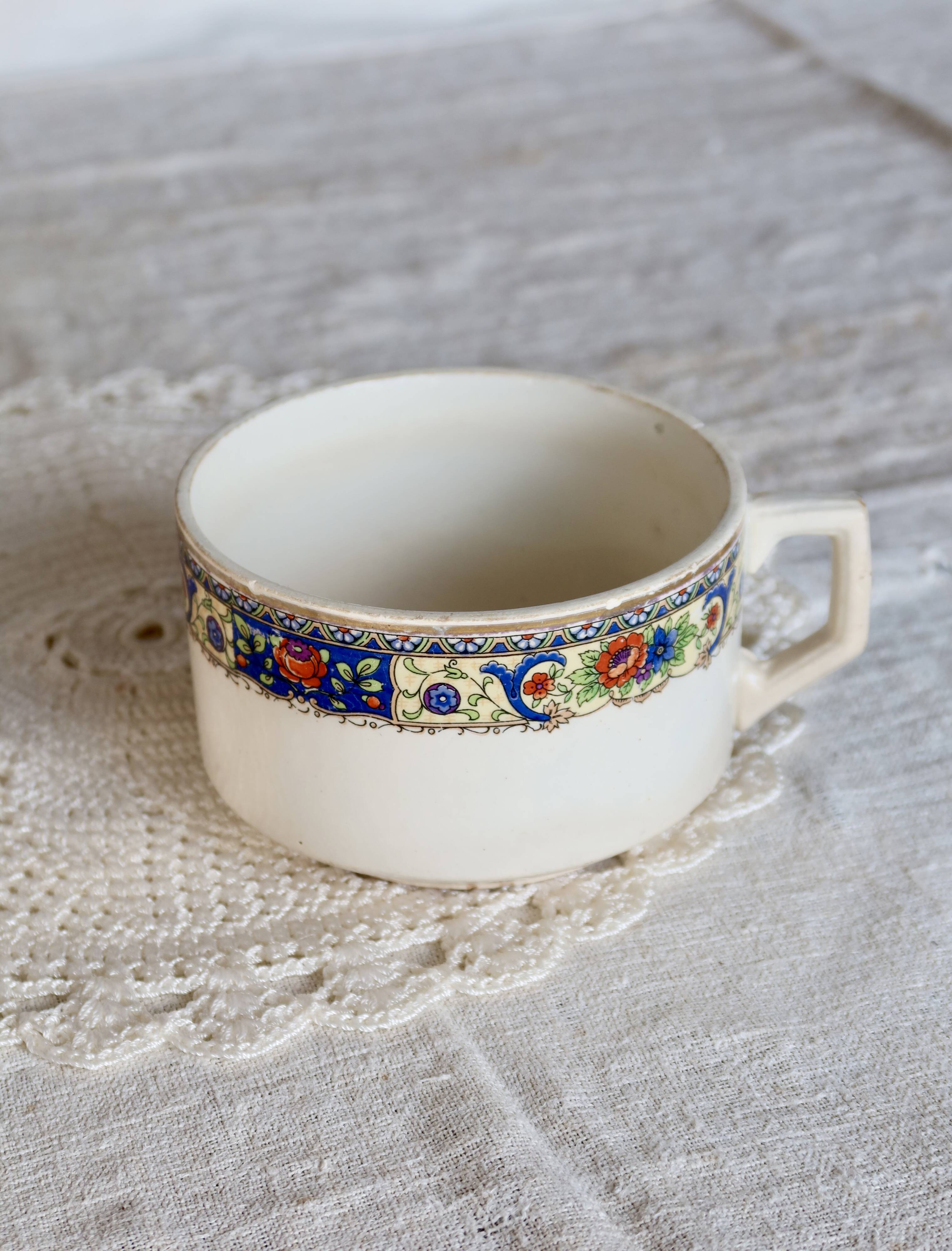 Antique chocolate cup in ivory earthenware - Polychrome frieze decoration