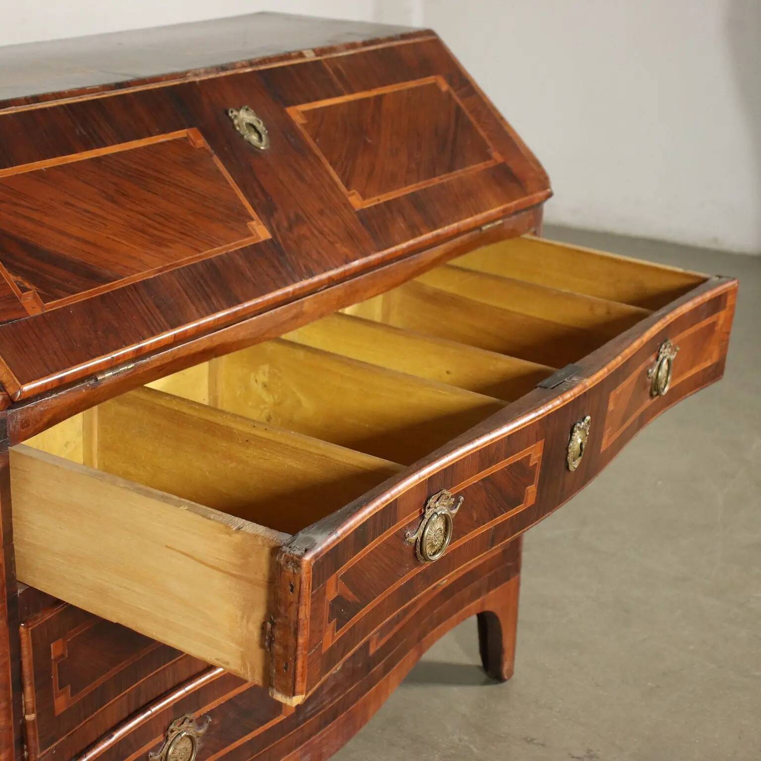 Piedmontese secretary with a drop-leaf, Italy, 18th century.