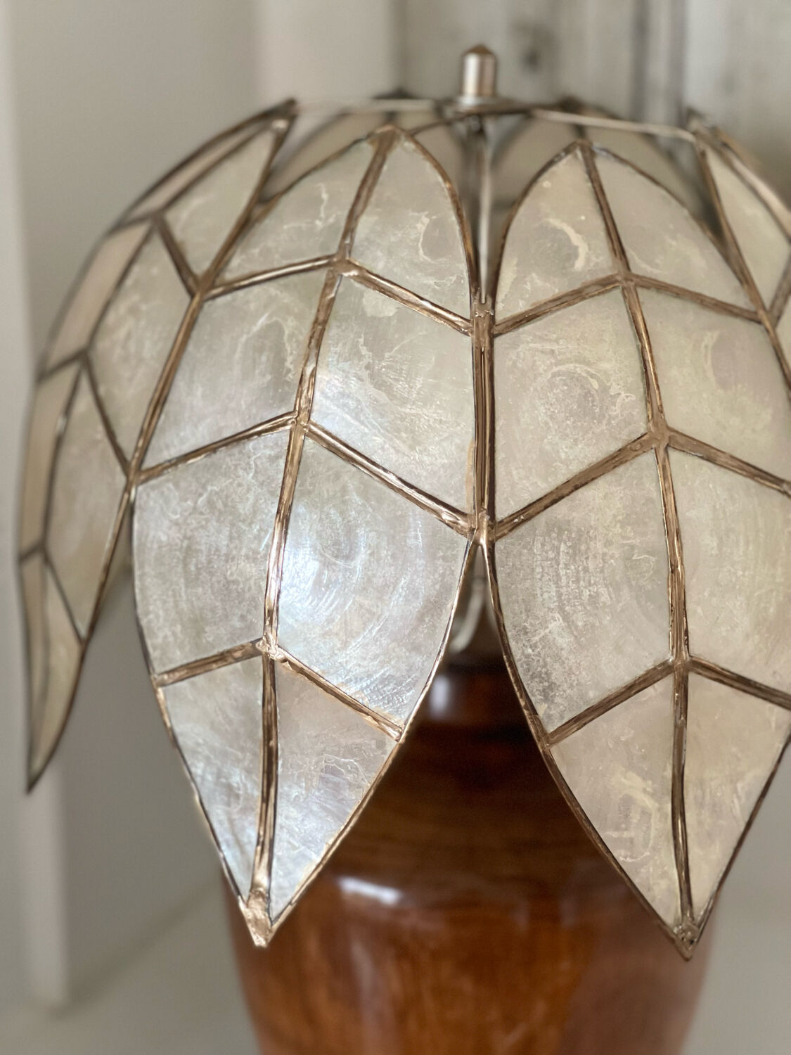Mother-of-pearl and olive wood lamp