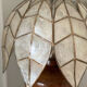 Lampe en nacre et bois d’olivier