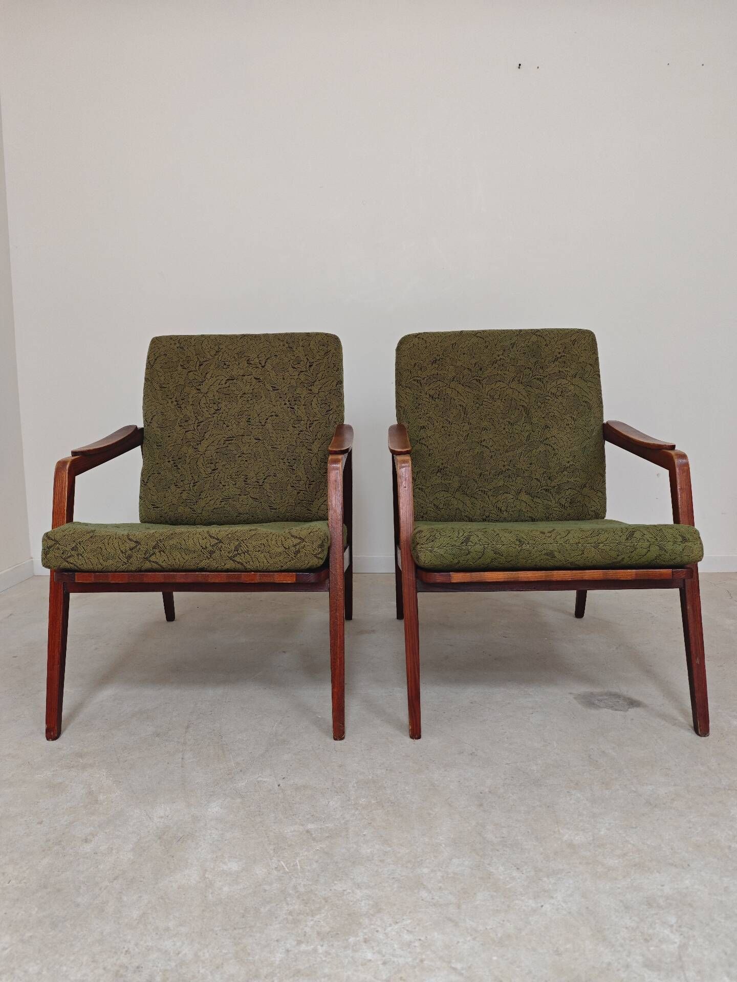 Pair of wooden armchairs Uluv green fabric 1960